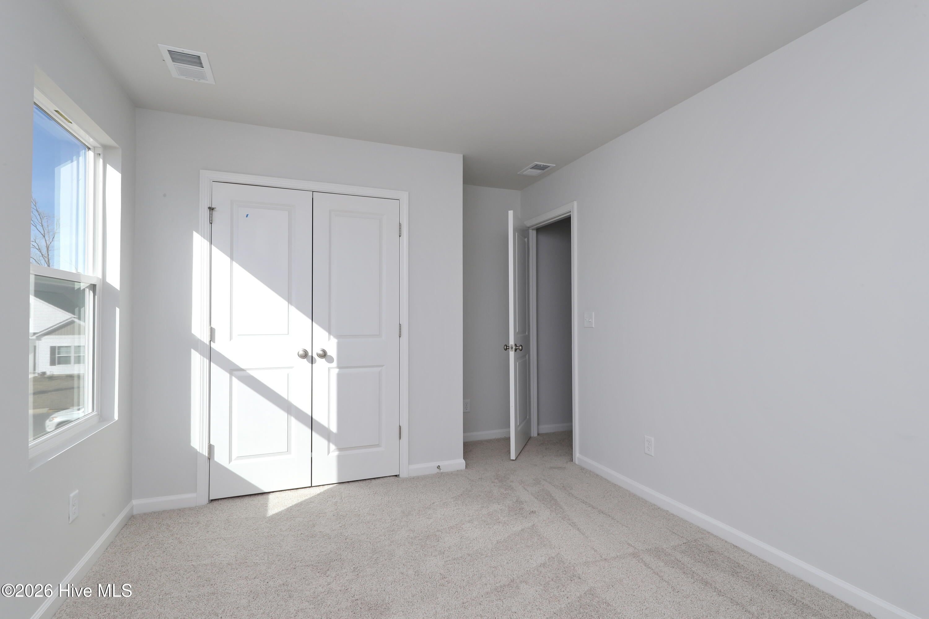 100520323 | Photo 35