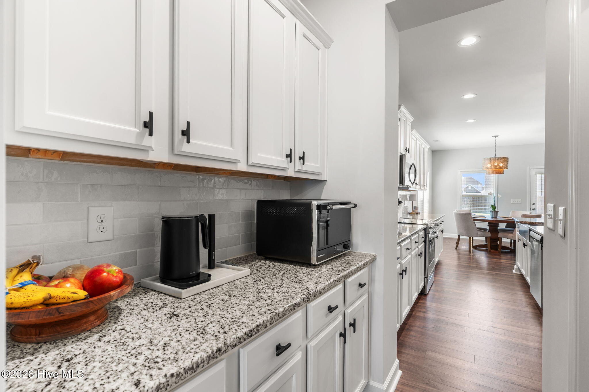 100557383 | Photo 16