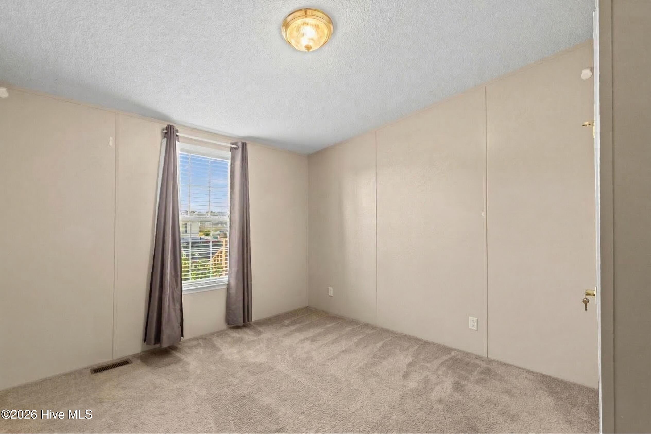 100561746 | Photo 28