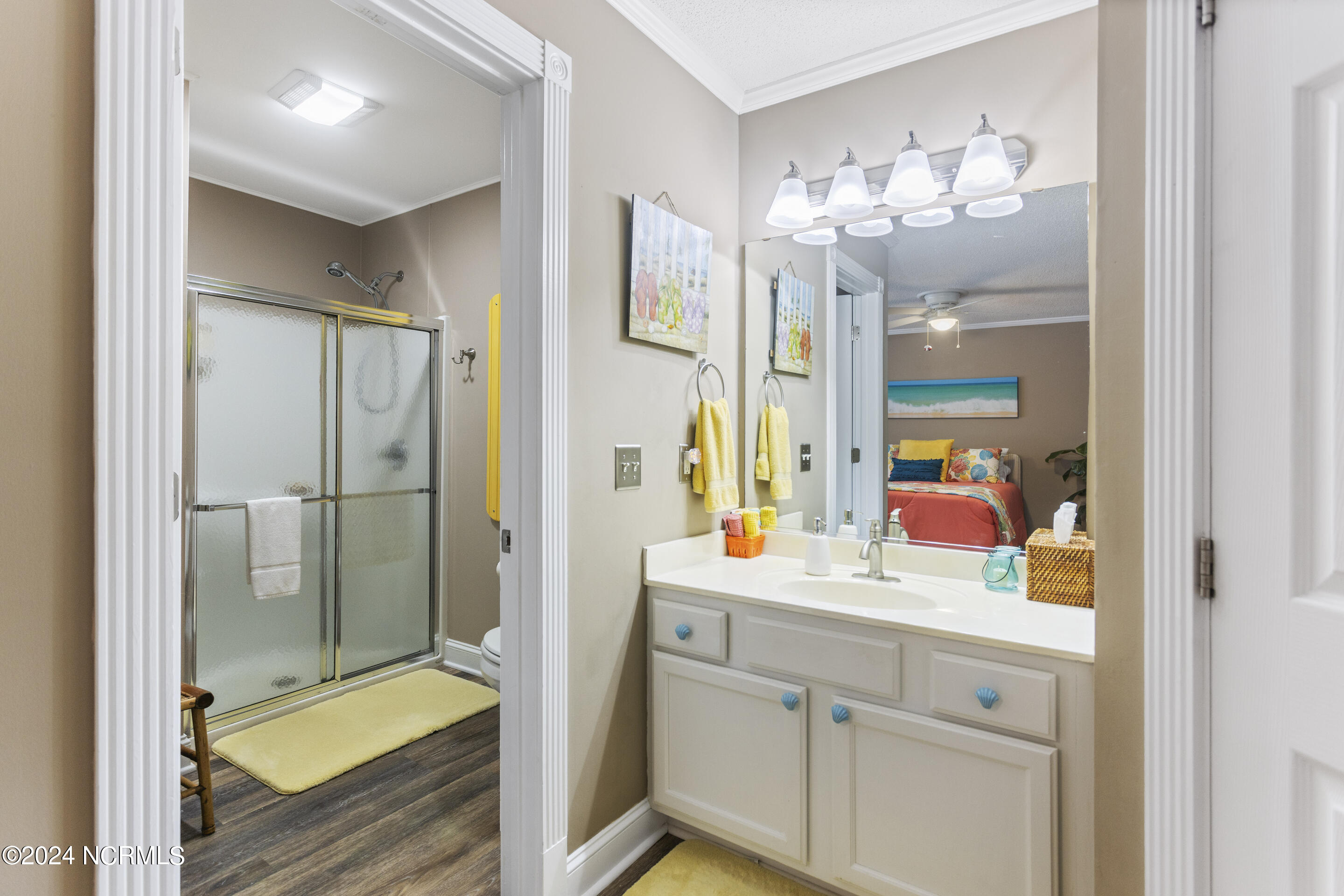 100467588 | Photo 33