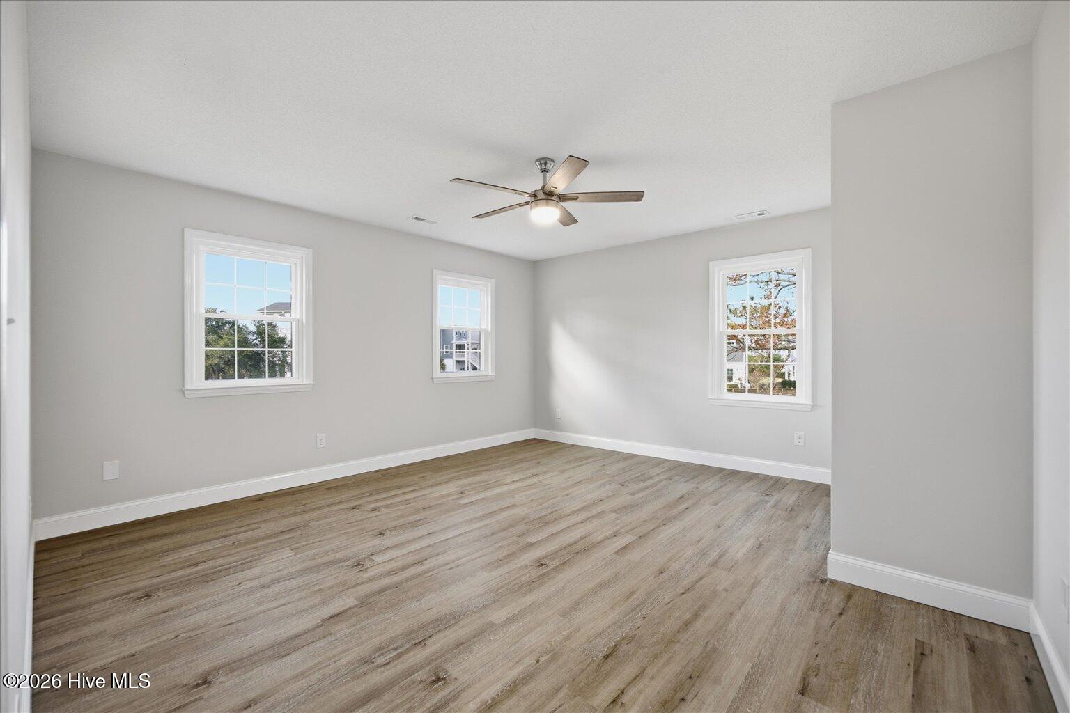 100555379 | Photo 42