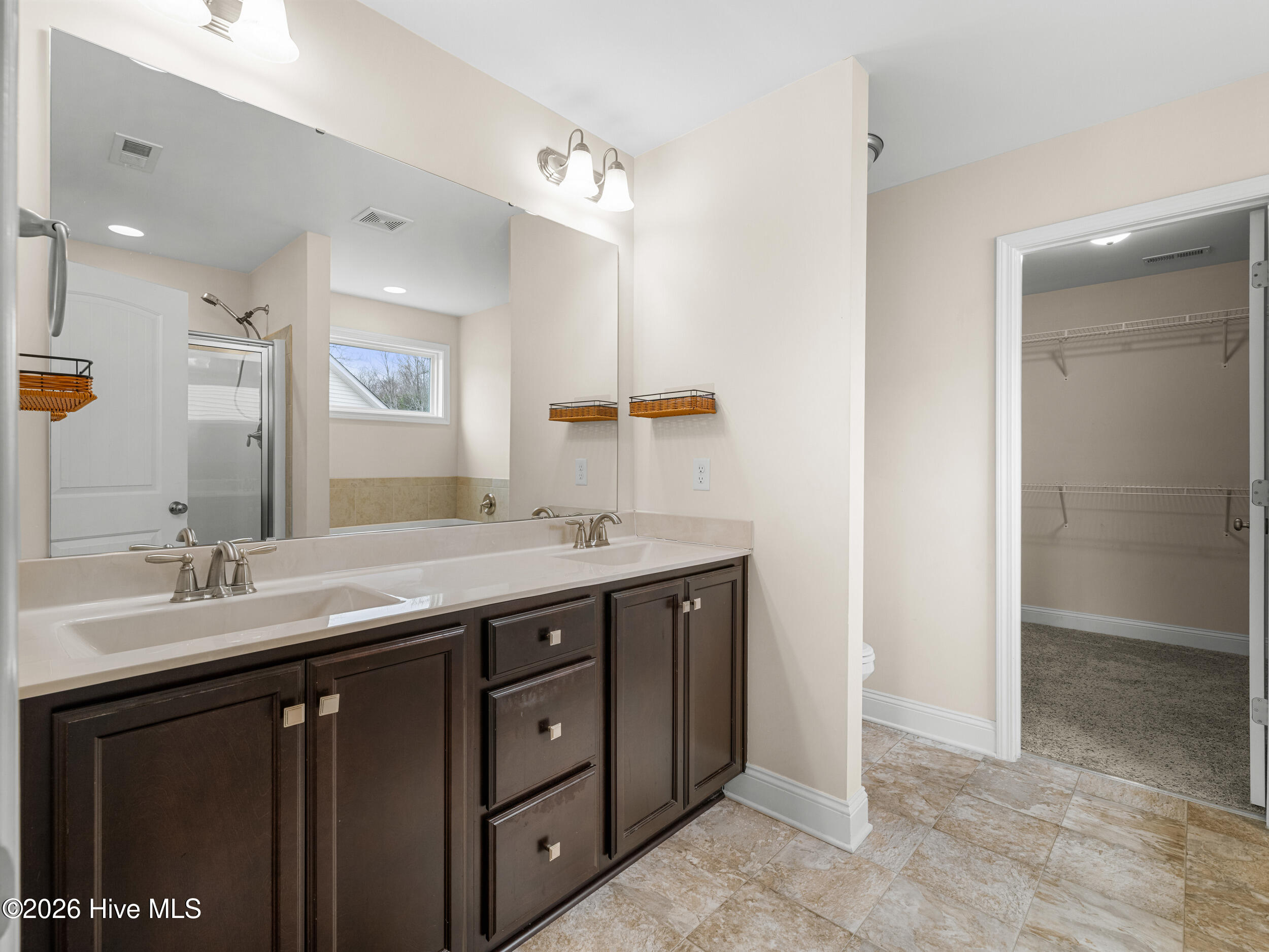 100548772 | Photo 37