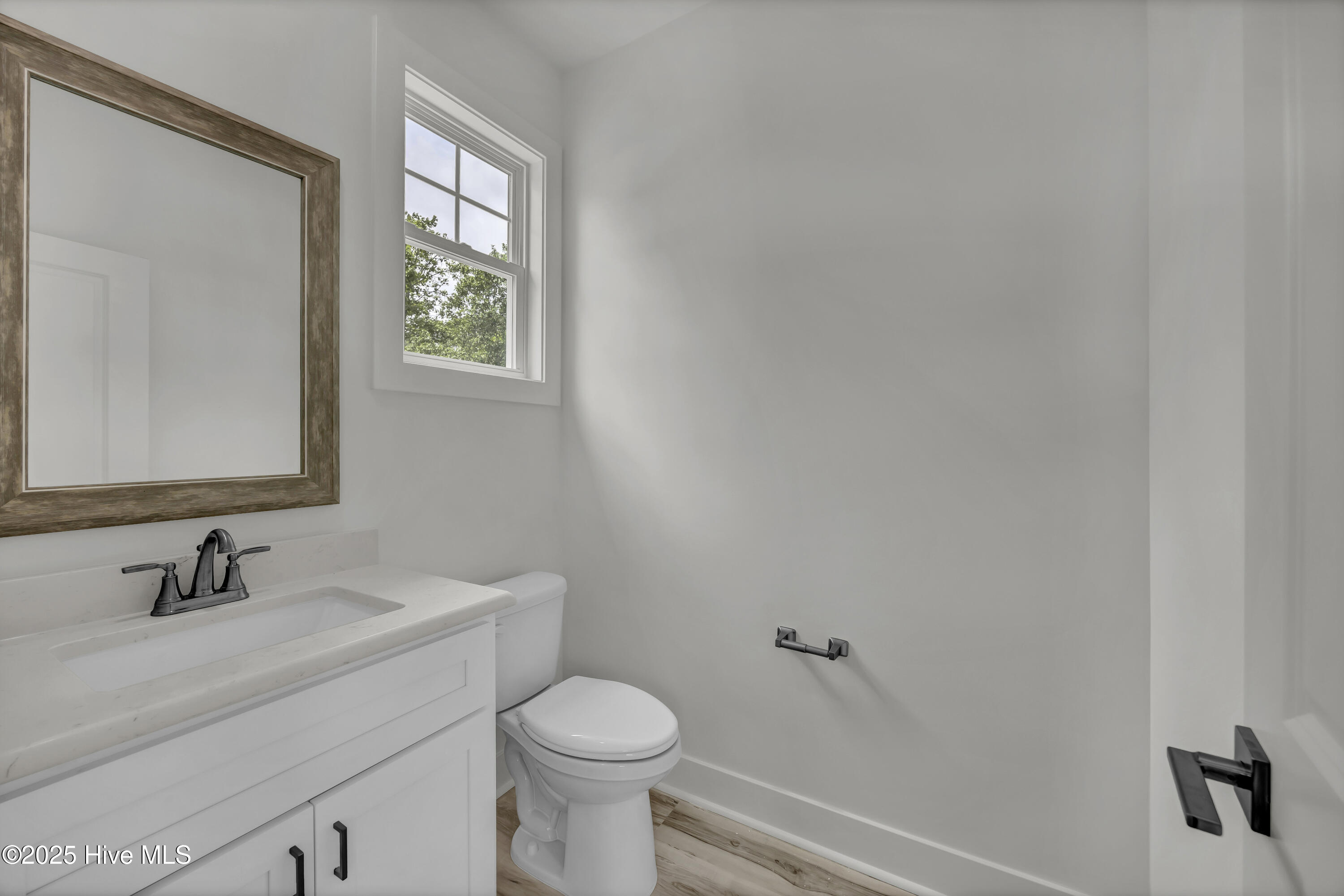 100509344 | Photo 15