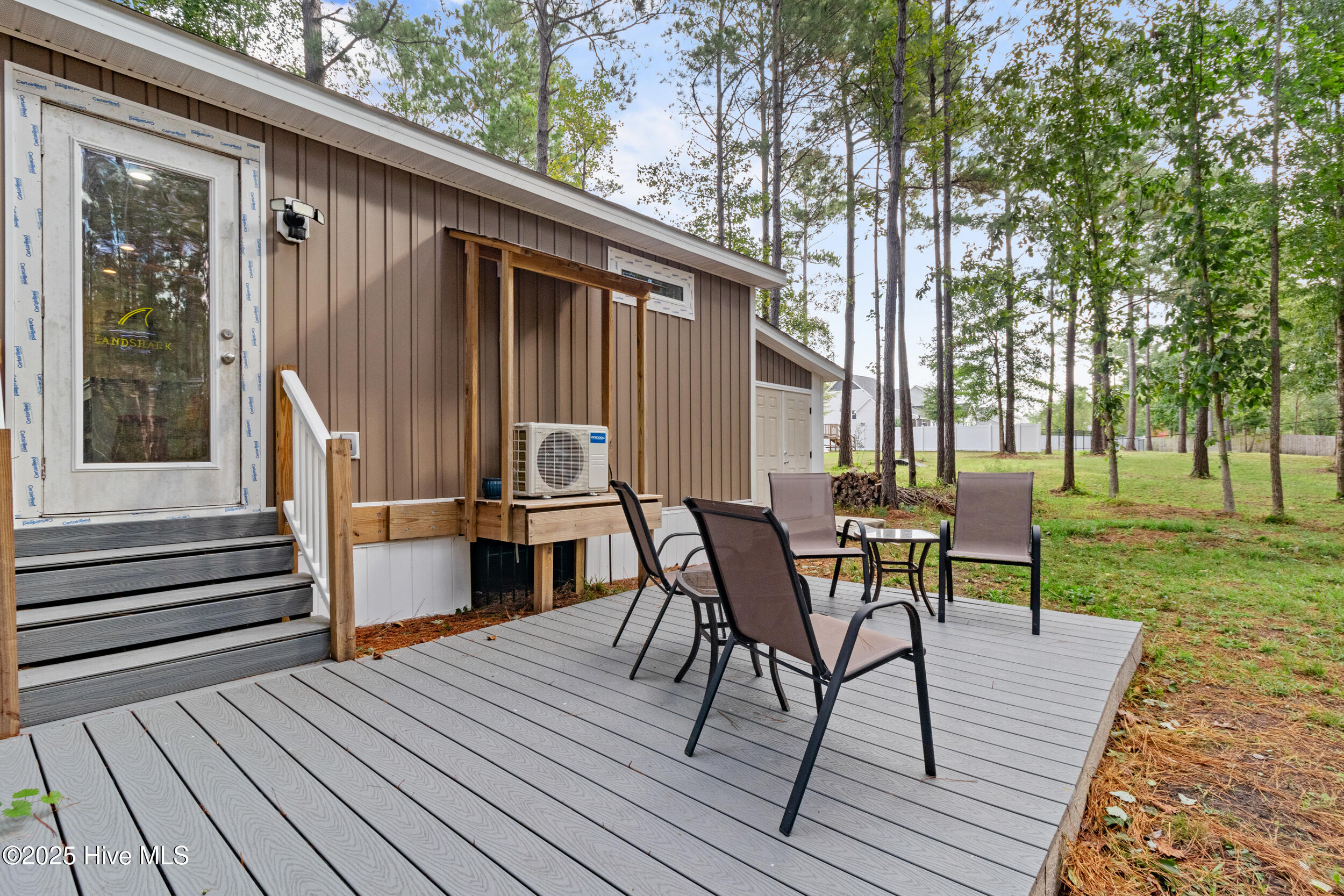 100536261 | Photo 56