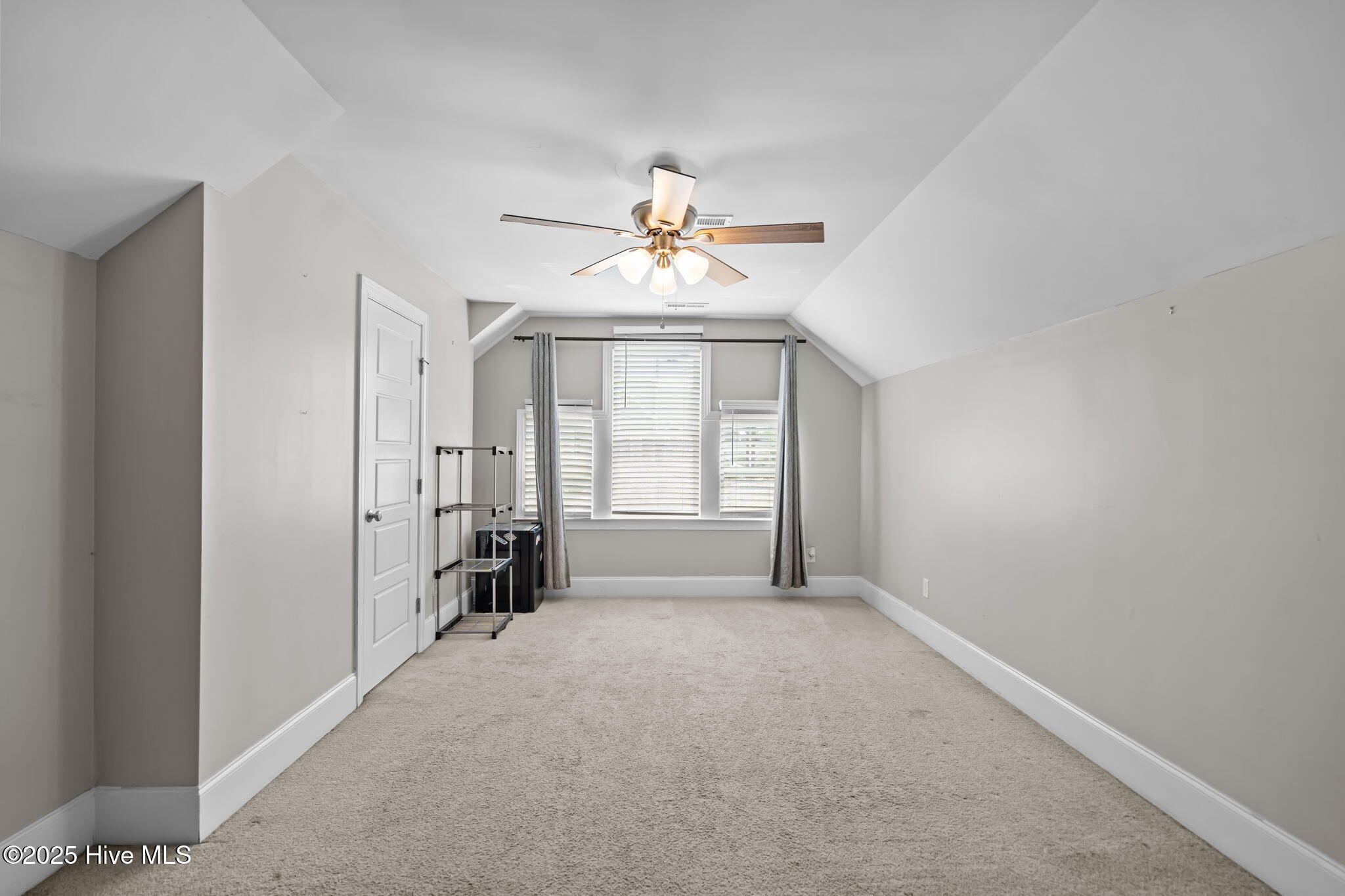 100525866 | Photo 46