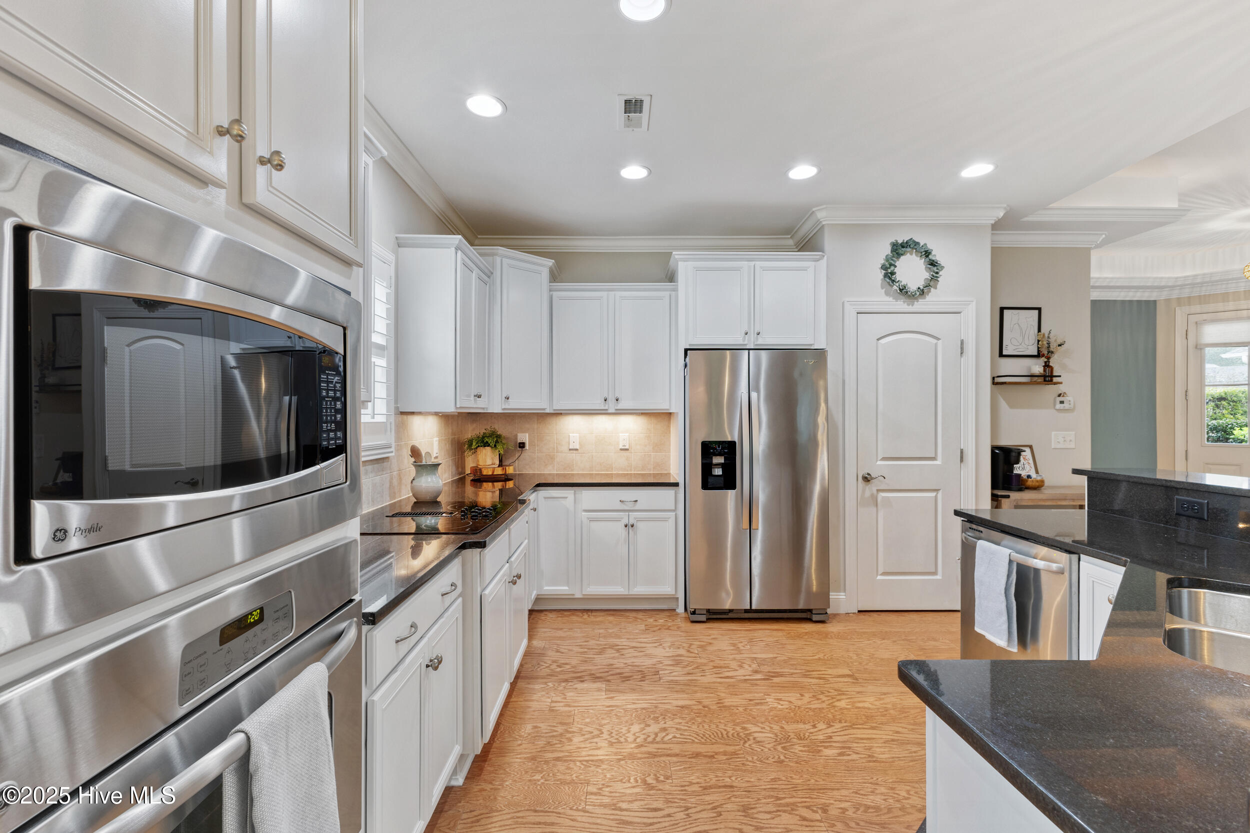 100506544 | Photo 18