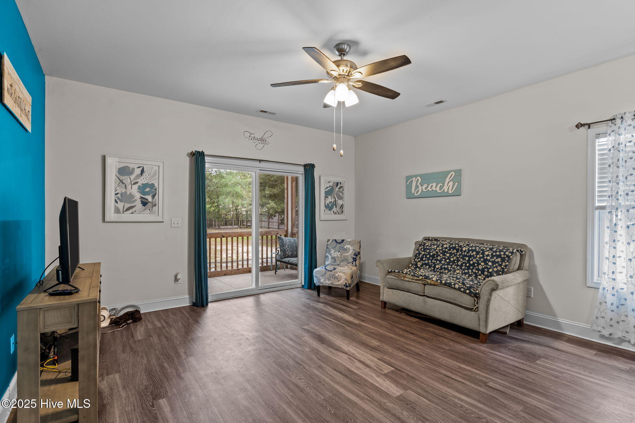 100537079 | Photo 12