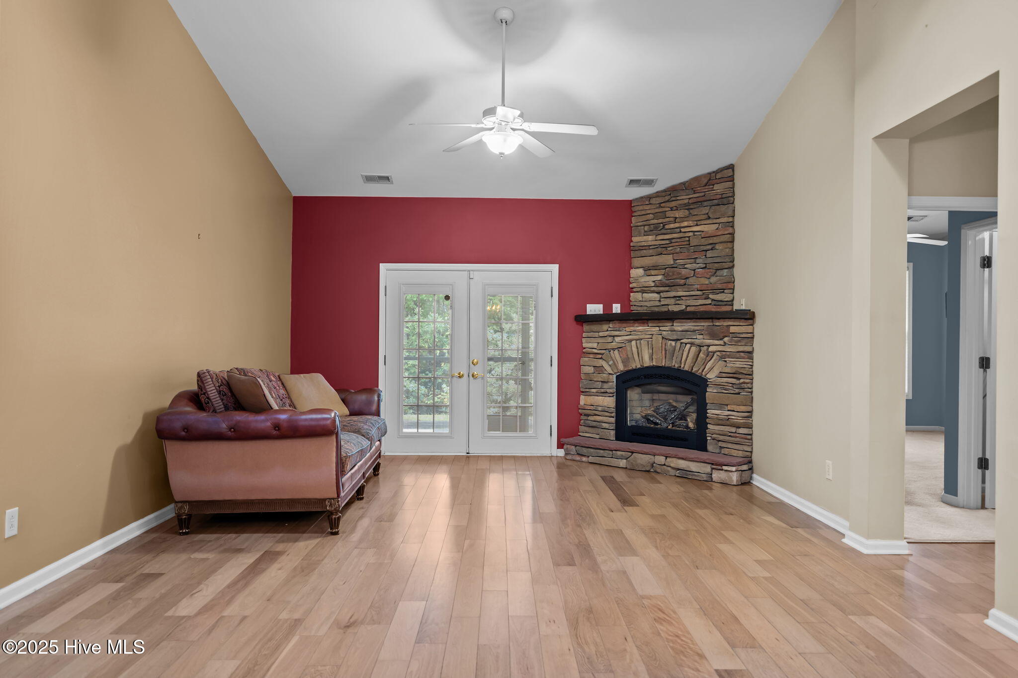 100538741 | Photo 20