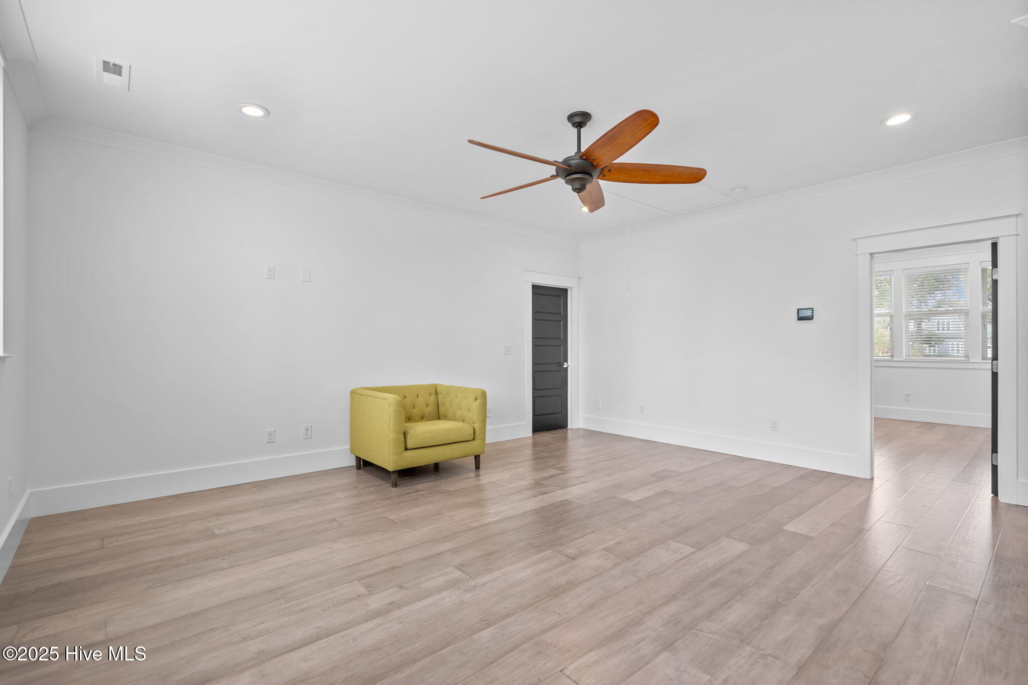 100532333 | Photo 65