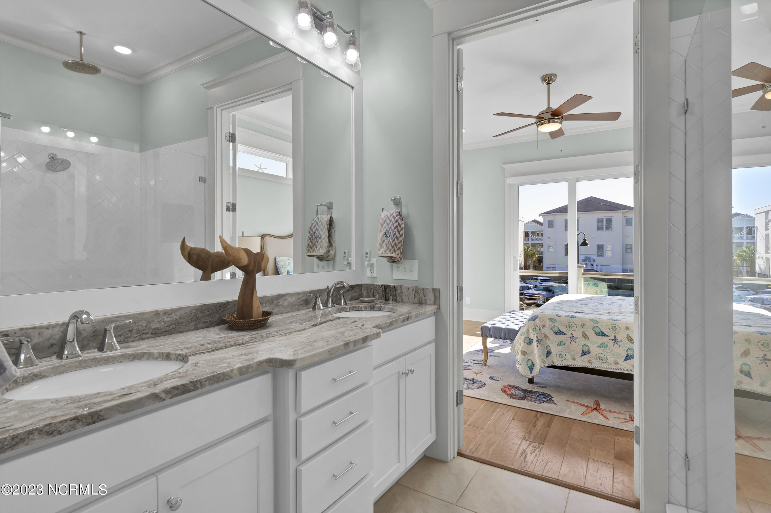 100550816 | Photo 37