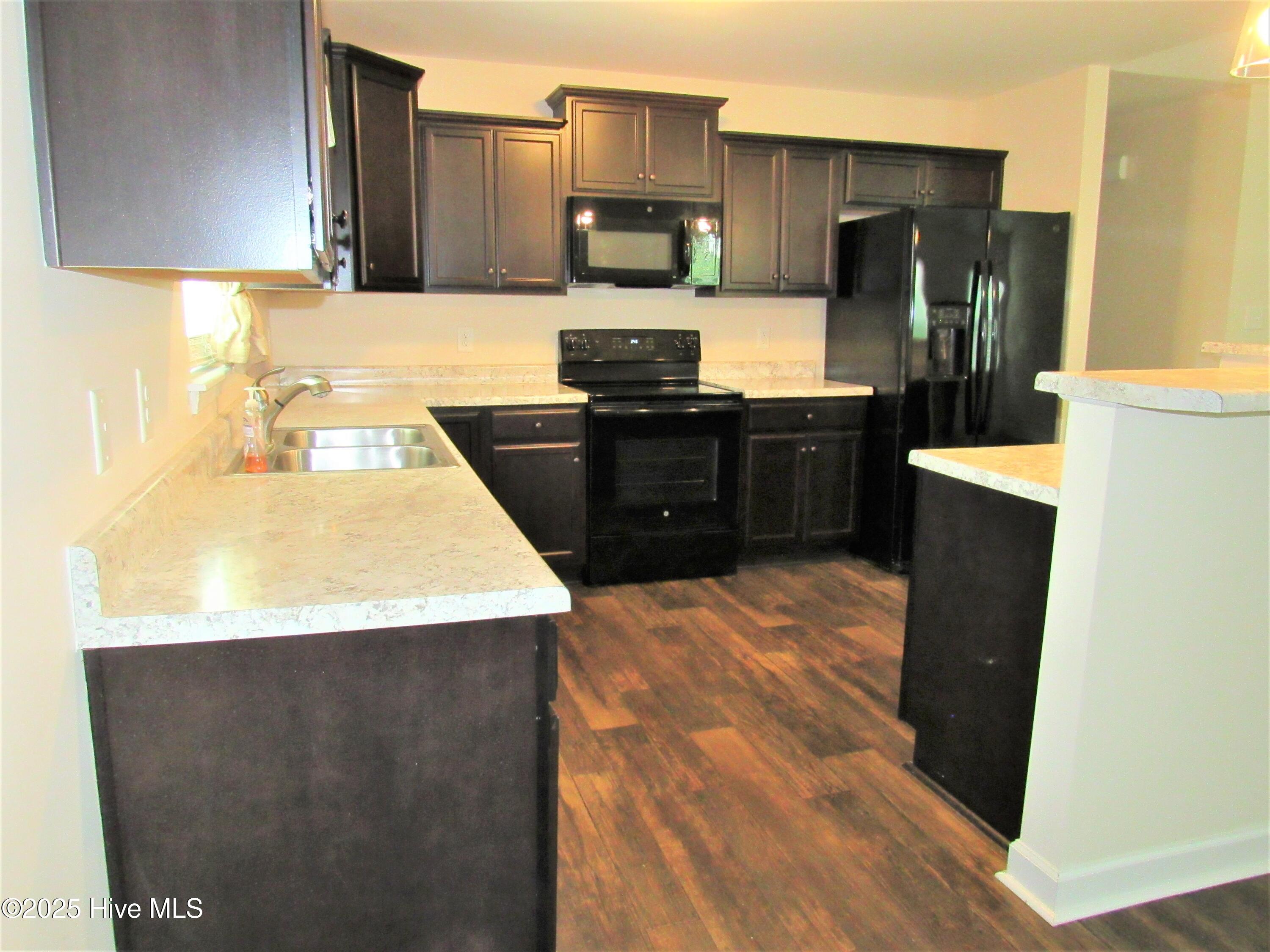 100545950 | Photo 11