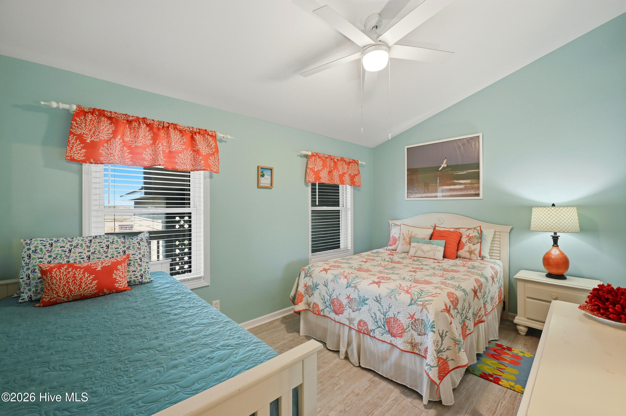 100563285 | Photo 37