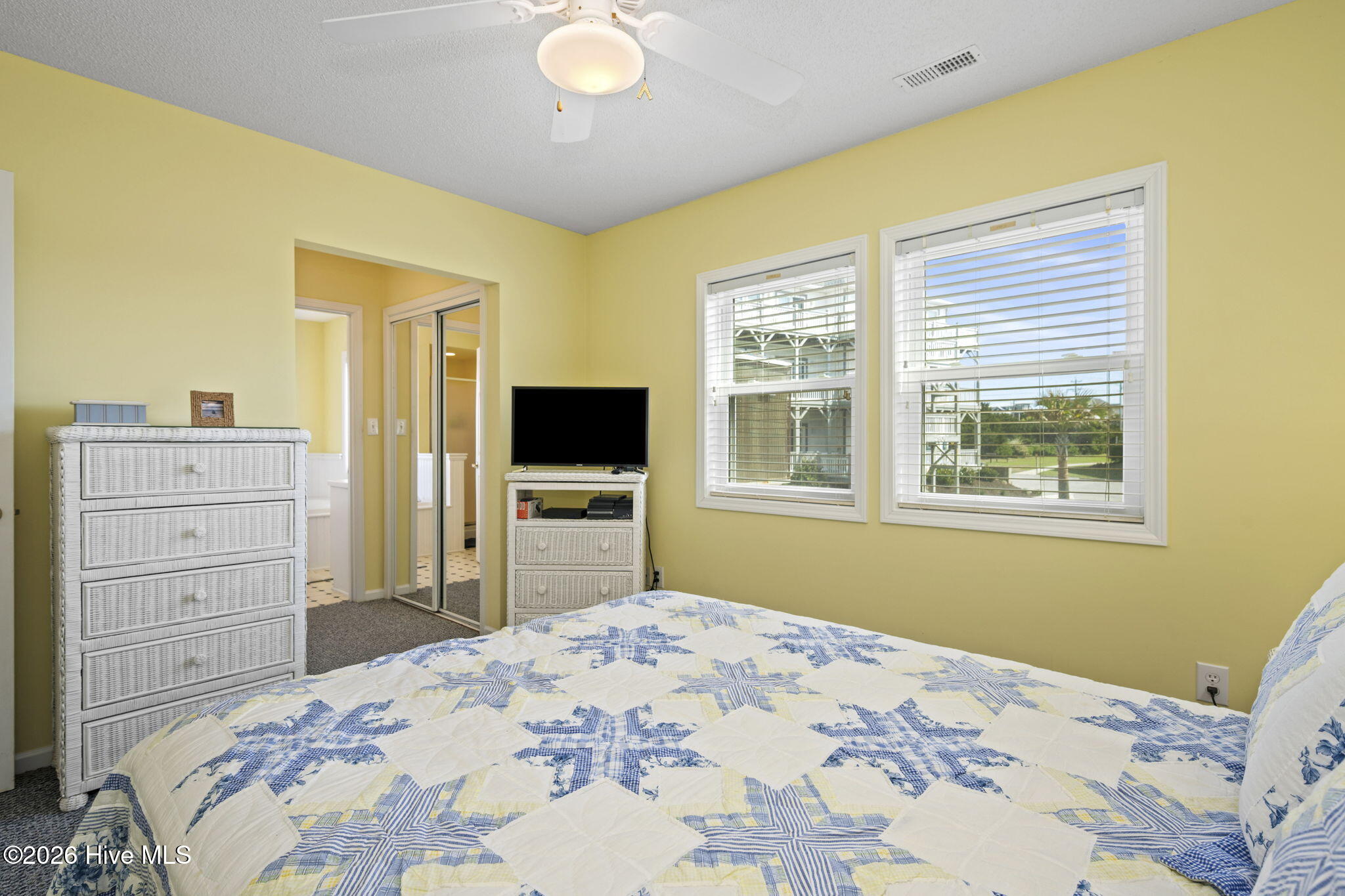 100566433 | Photo 25