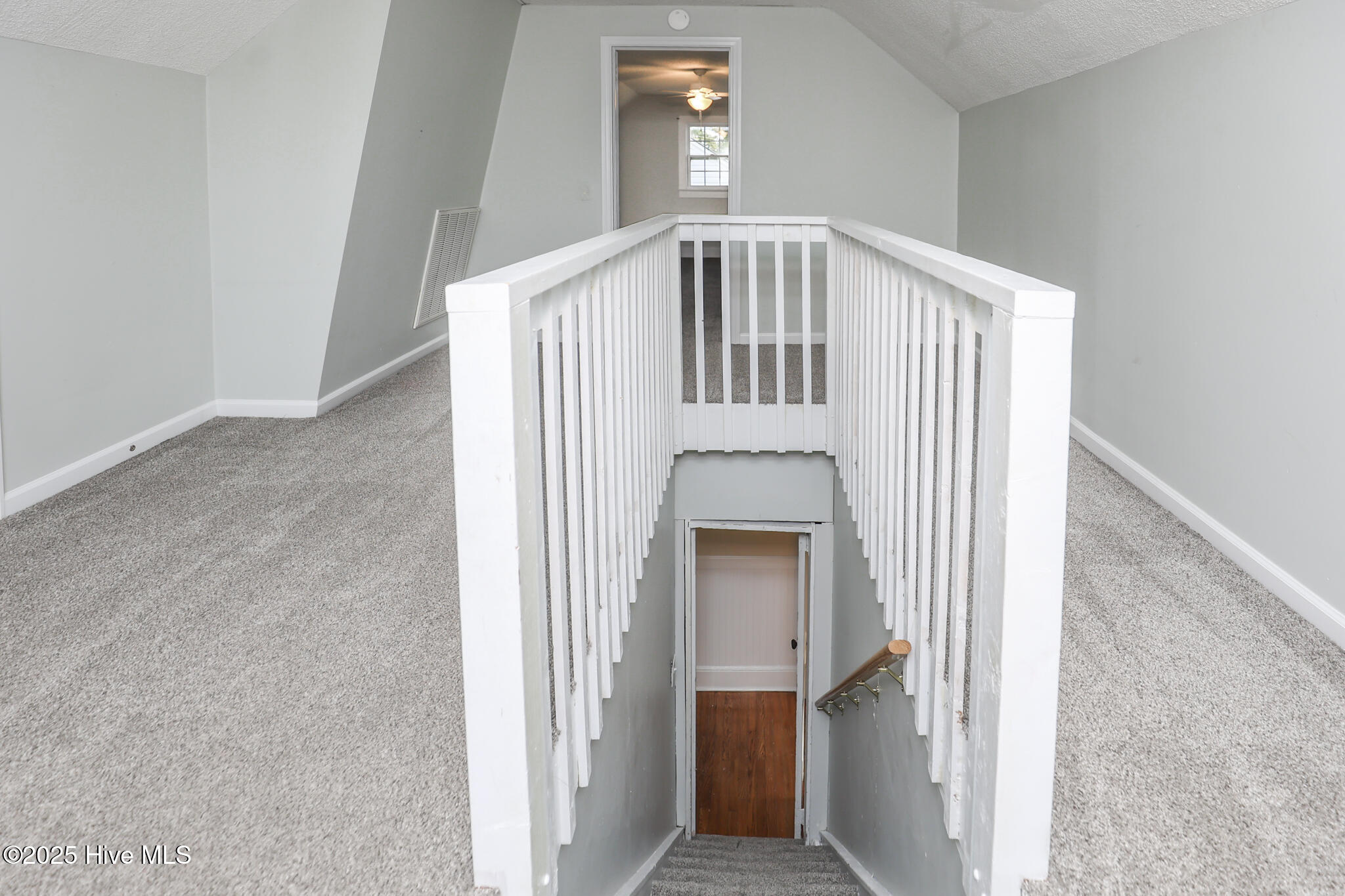 100542091 | Photo 31