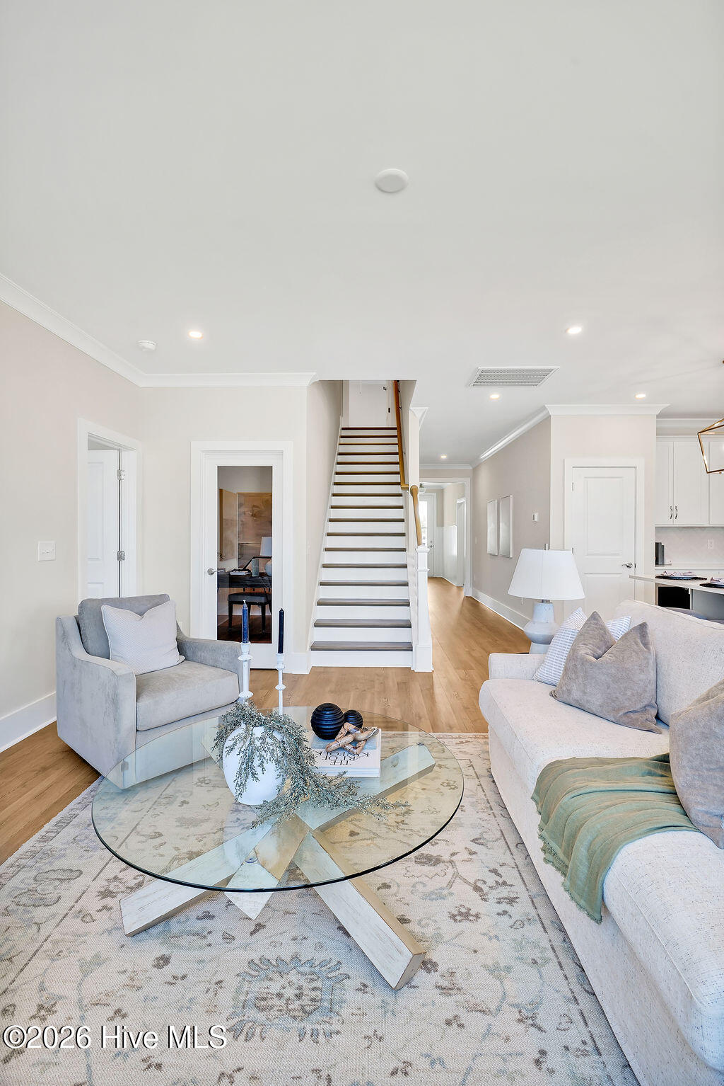 100561301 | Photo 14