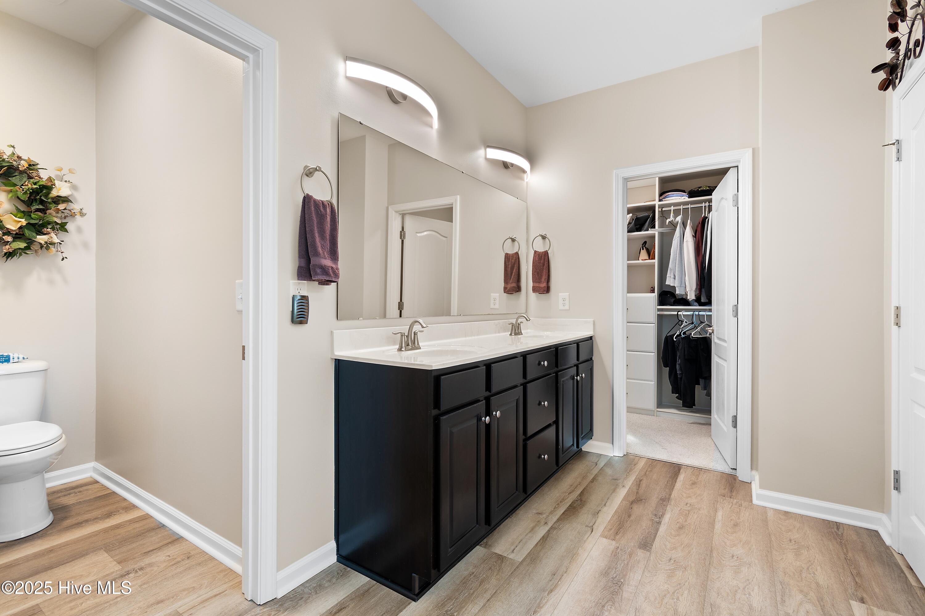 100542898 | Photo 33