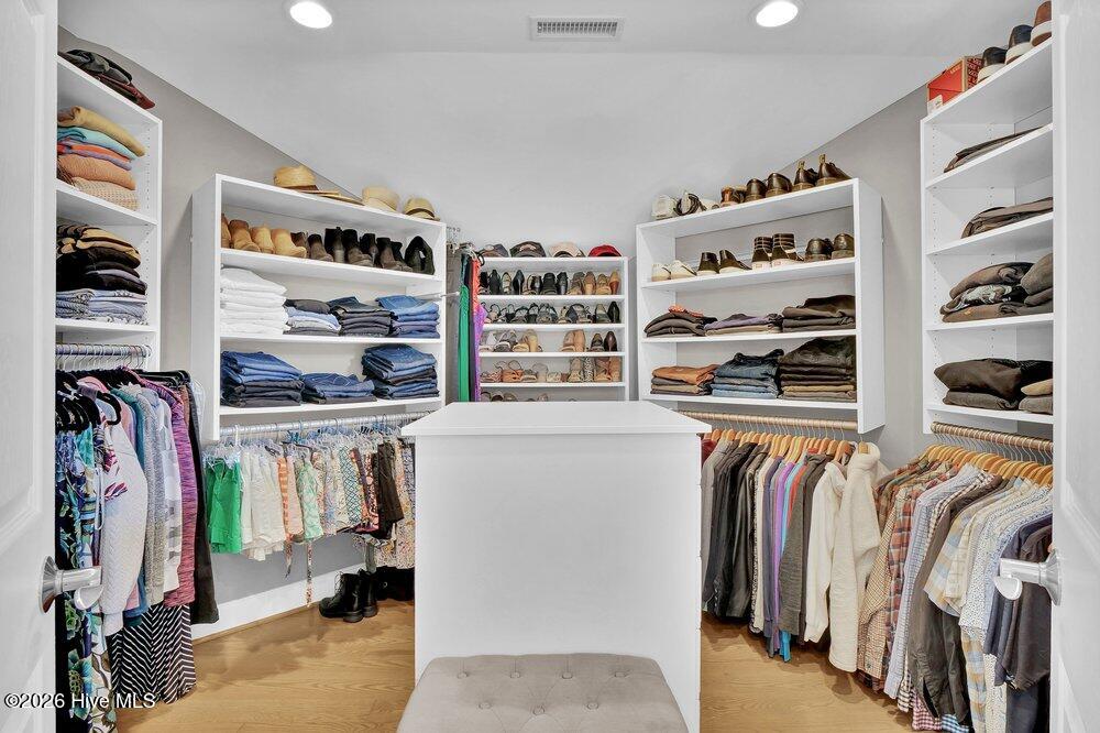 100559715 | Photo 36