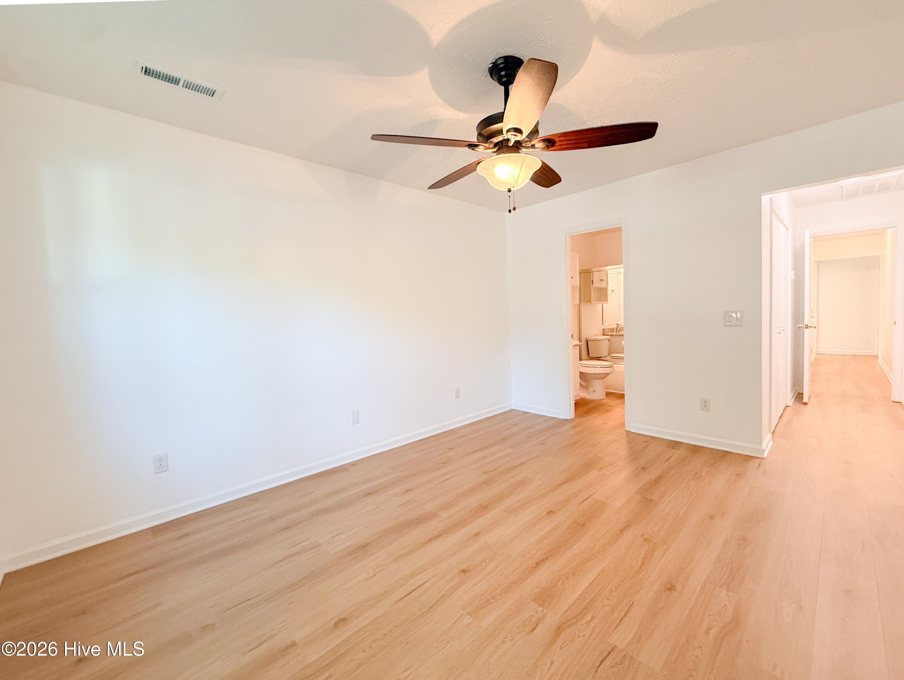 100568255 | Photo 34