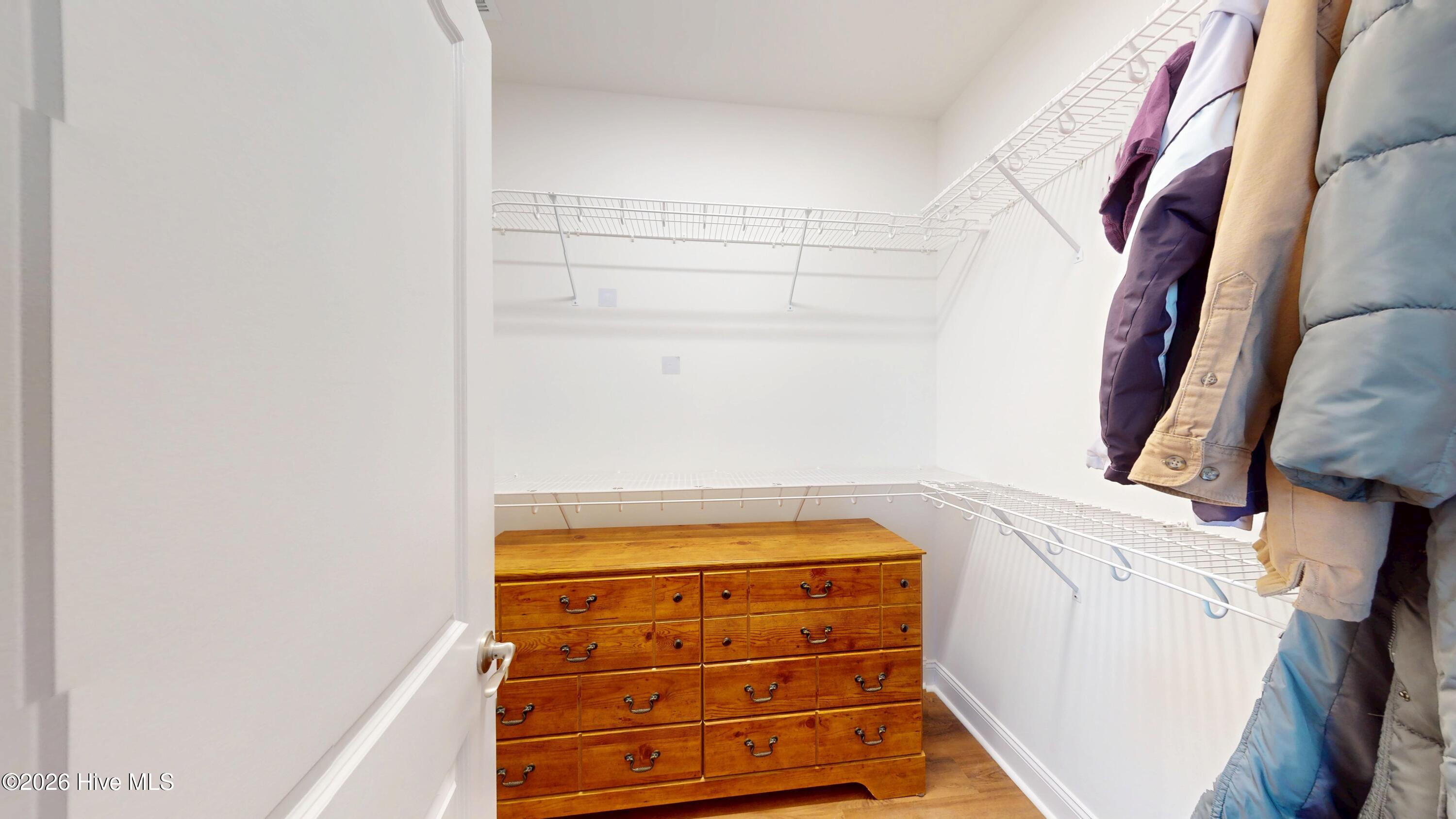 100547102 | Photo 42