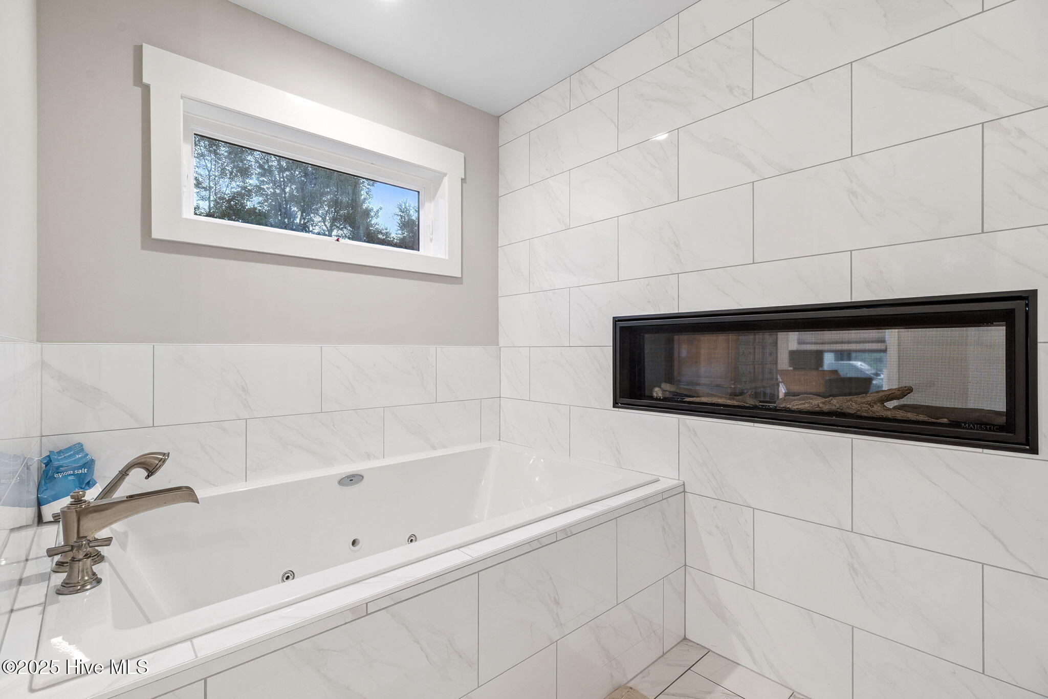 100520398 | Photo 31