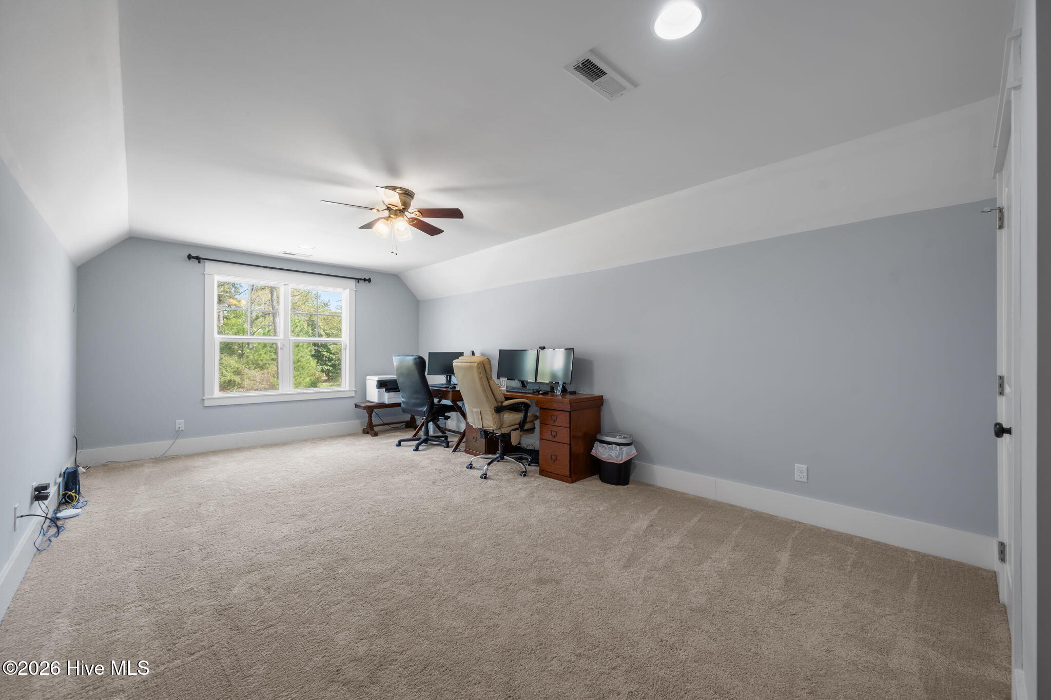 100562487 | Photo 41