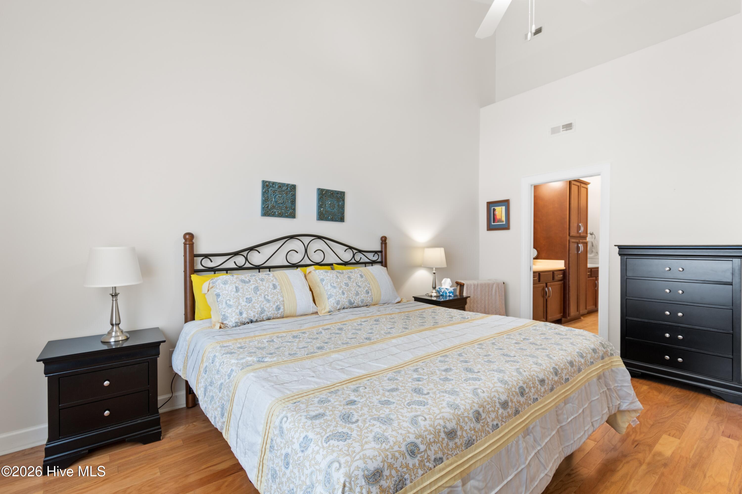 100561934 | Photo 21