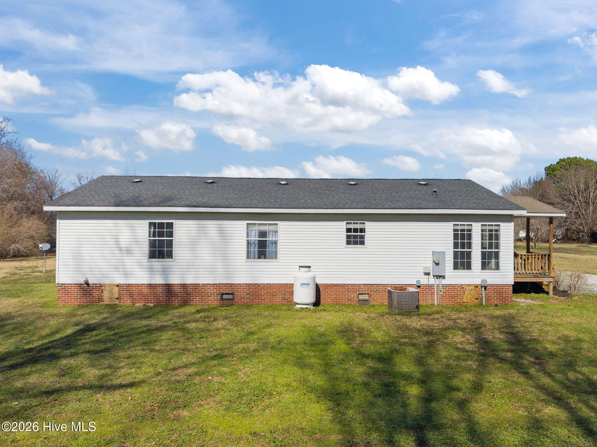 115 Rhonda Court, Beulaville, NC 28518 – photo 10: 36-web-or-mls-DJI_20260228133005_0019_D