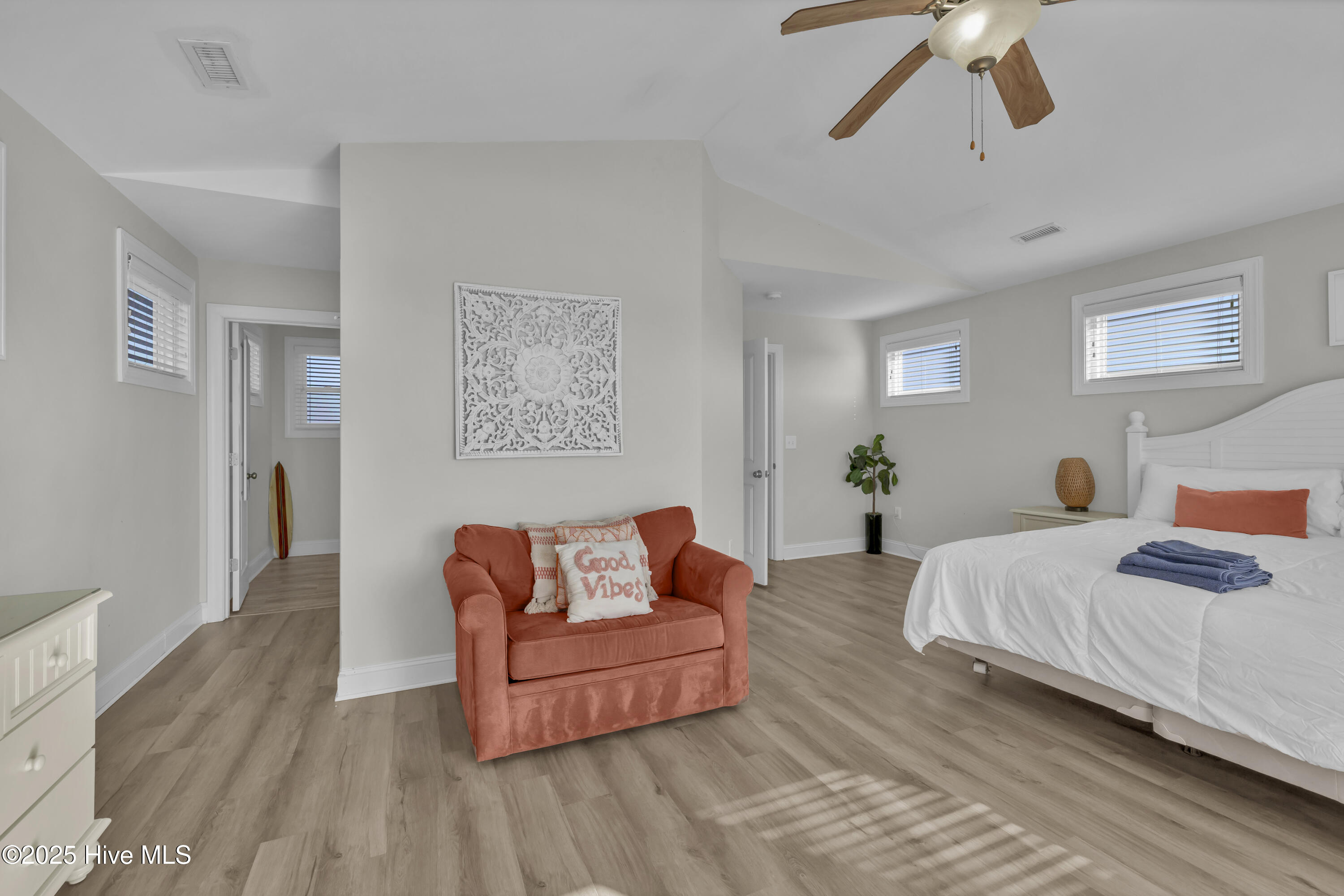 100535806 | Photo 25