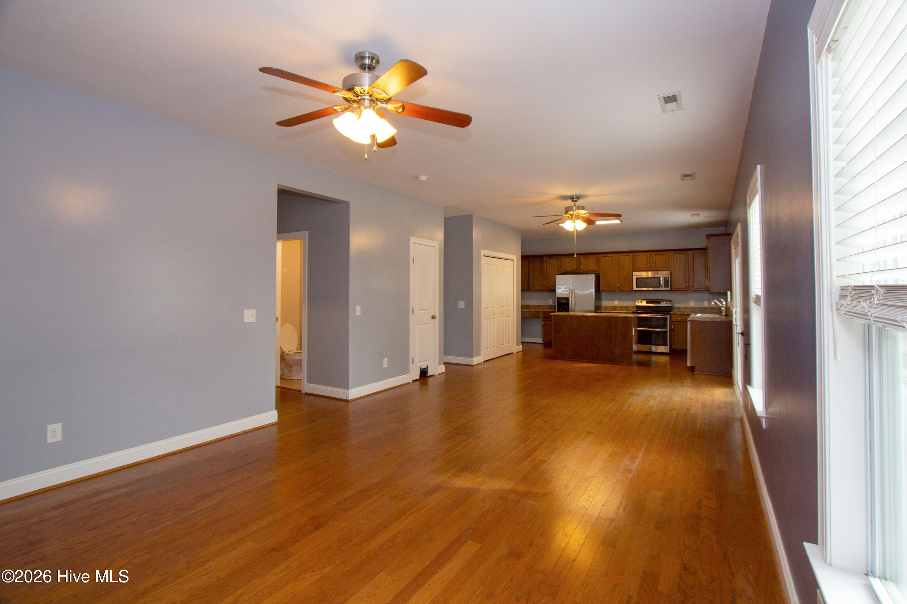 100555872 | Photo 24