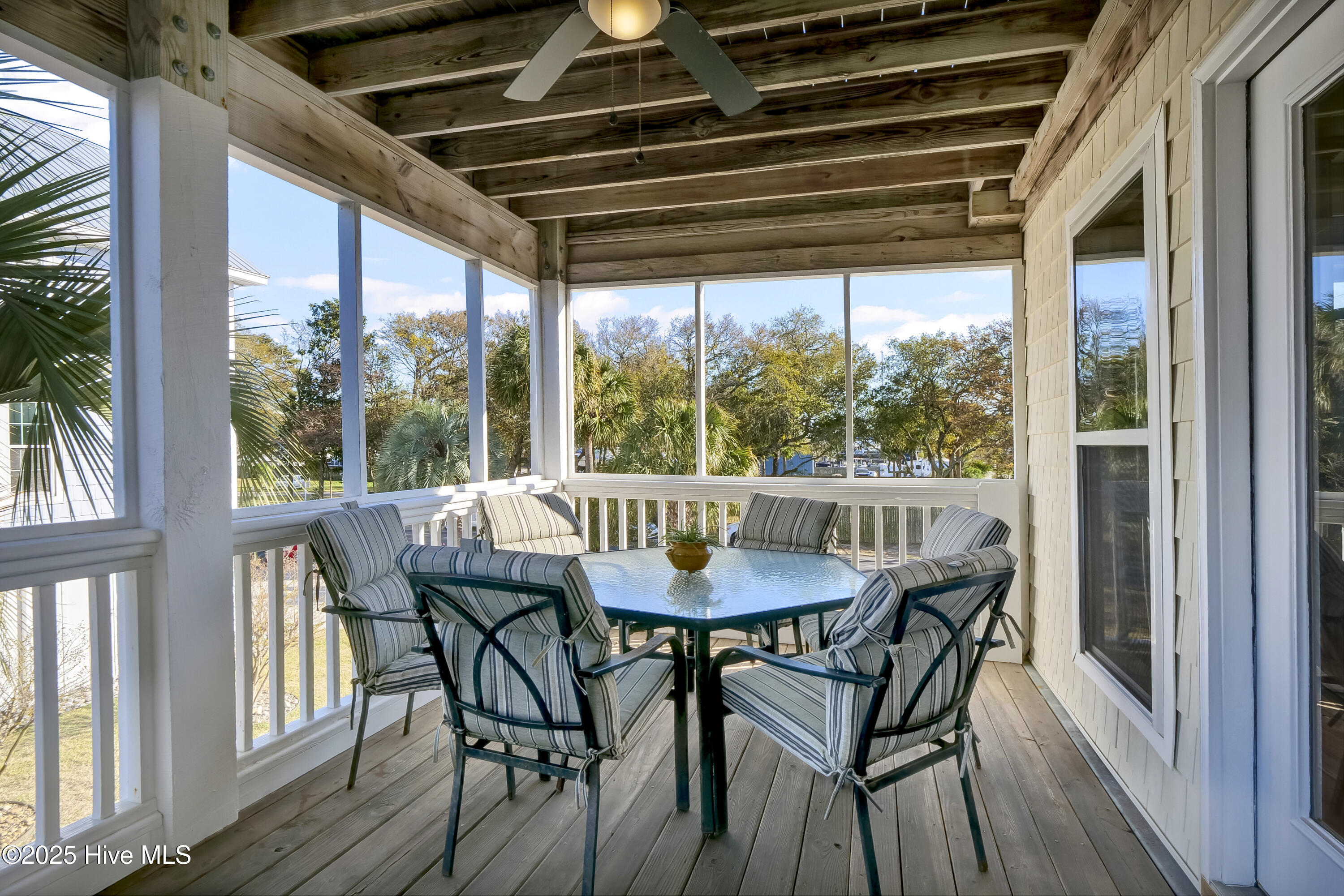 100497628 | Photo 16