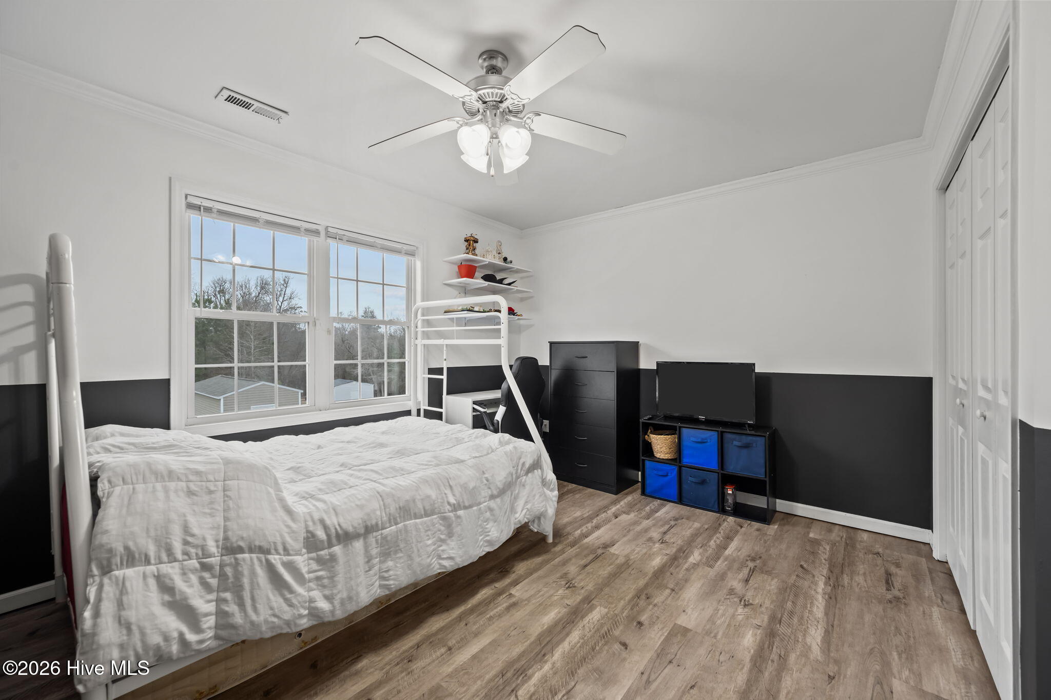 100557668 | Photo 35