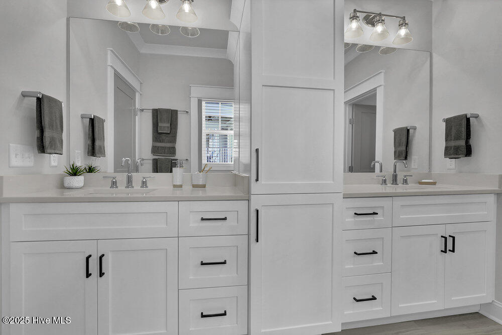 100547511 | Photo 33