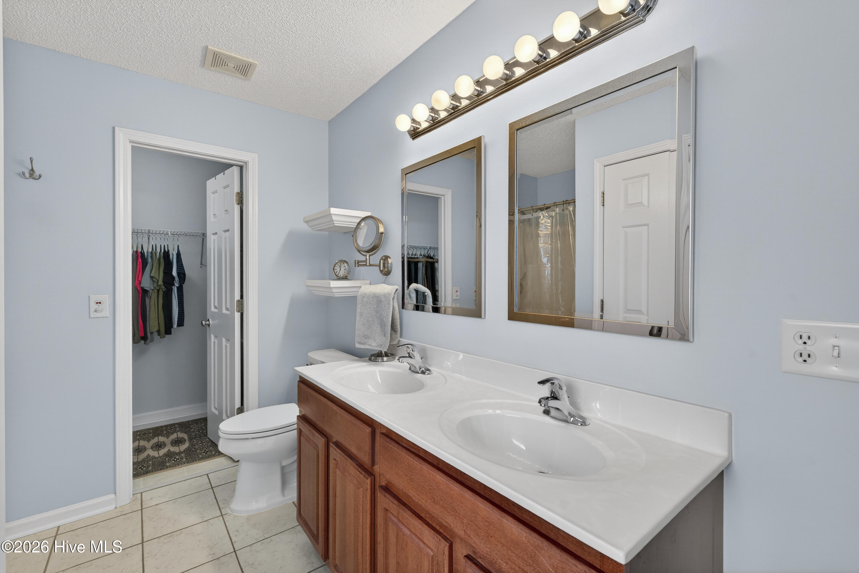 100565097 | Photo 20