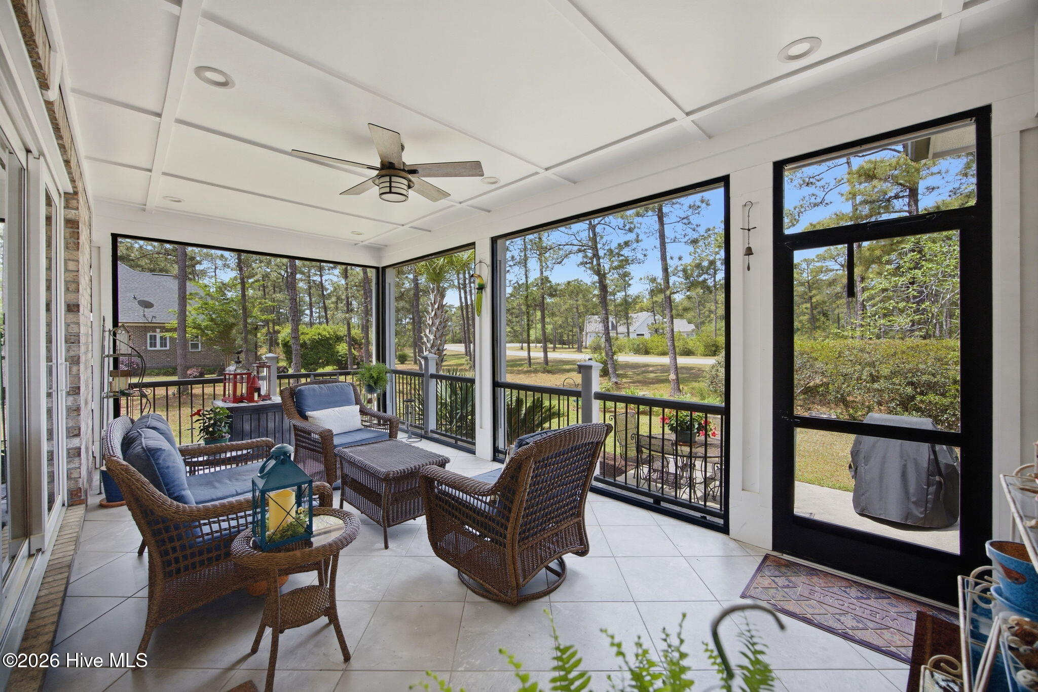 100569856 | Photo 35