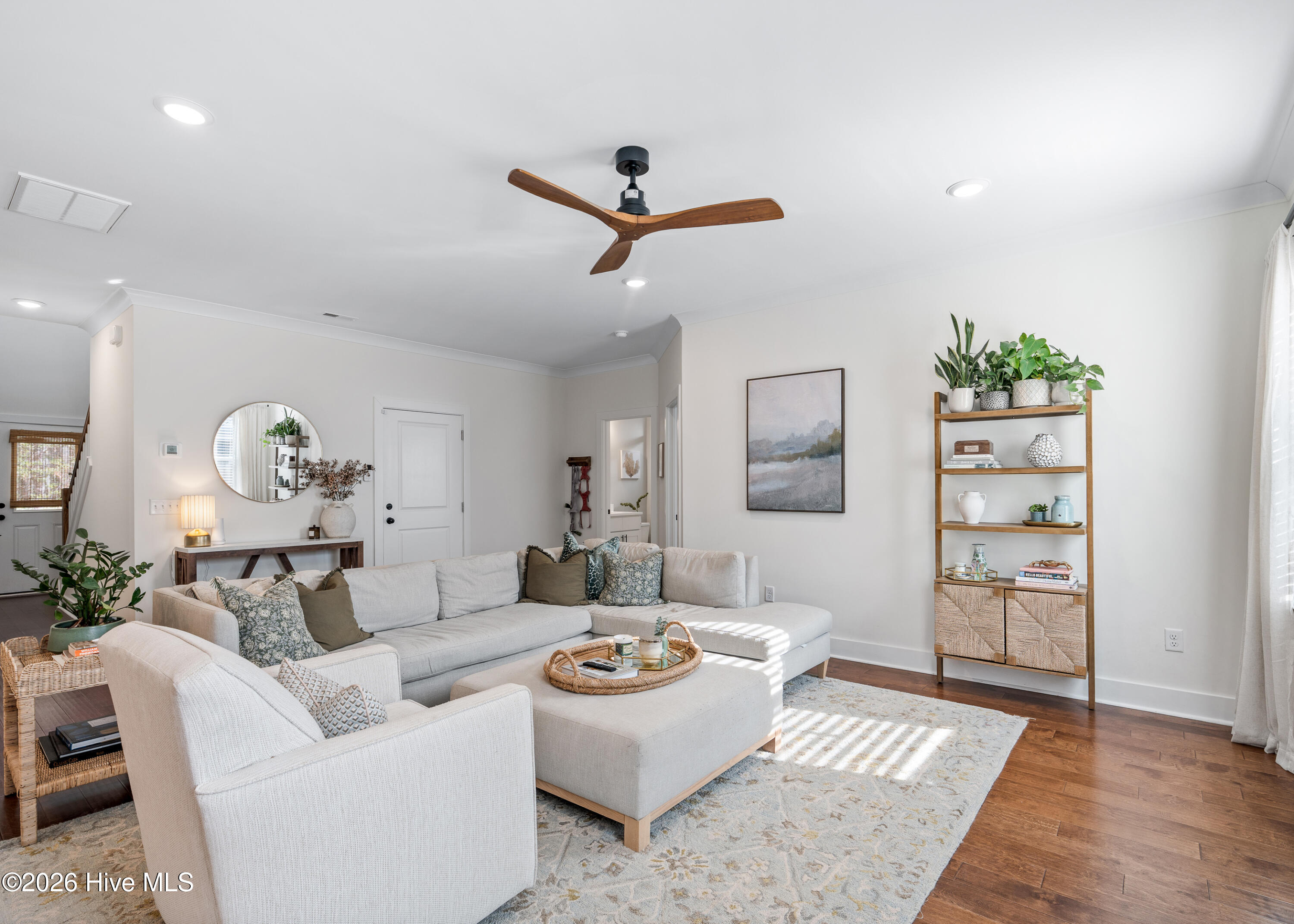 100548609 | Photo 12