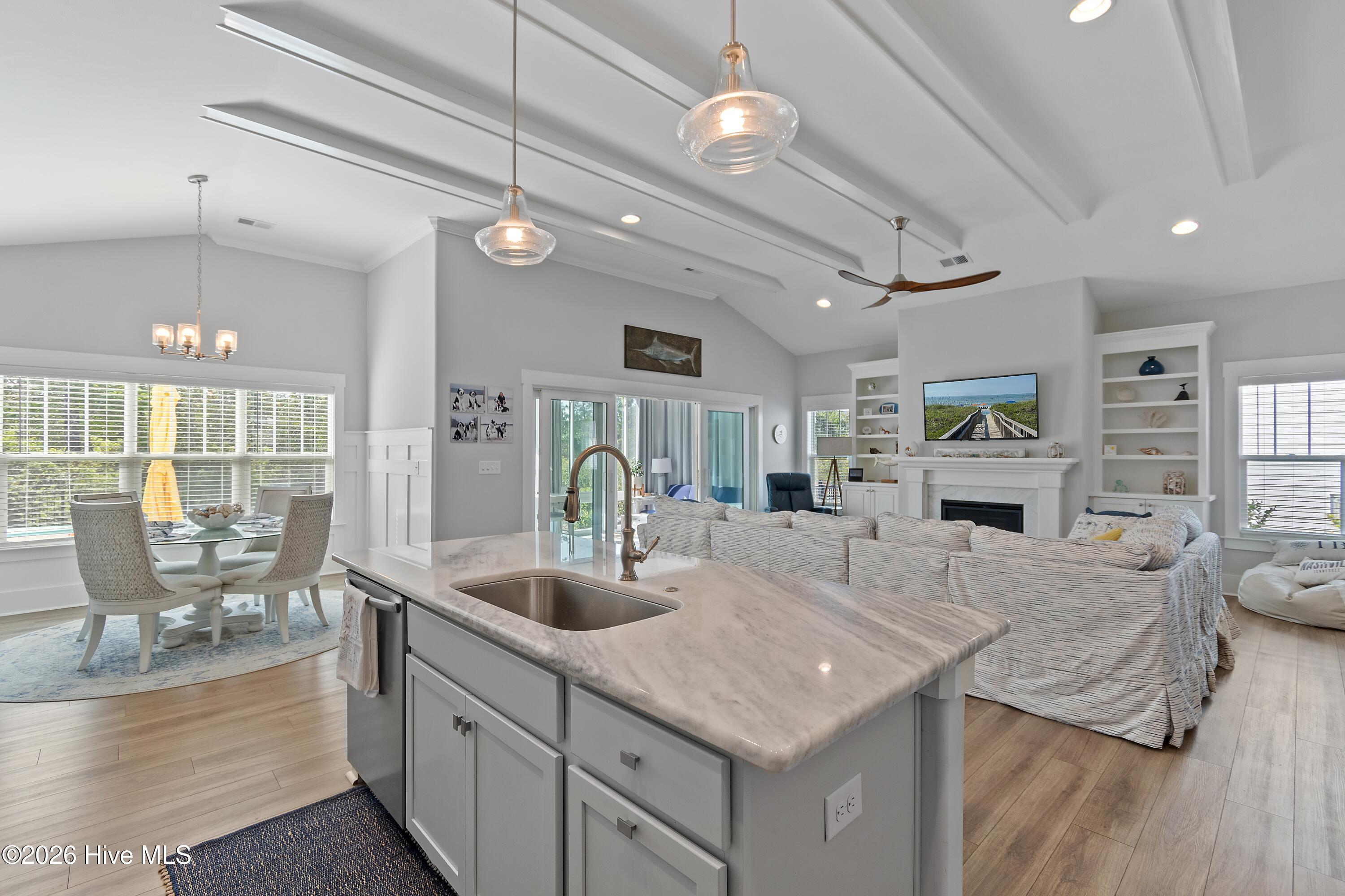 100566064 | Photo 16