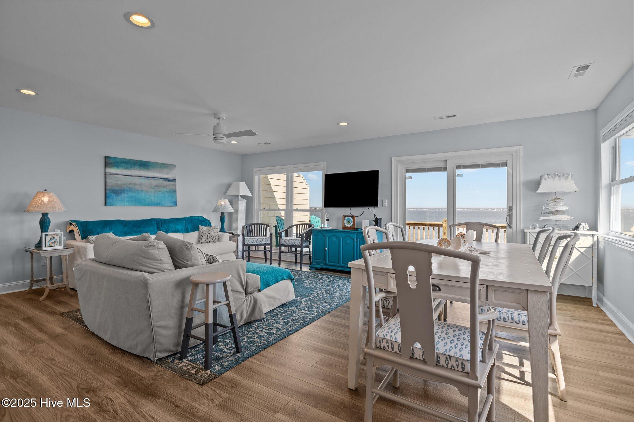 100506049 | Photo 24