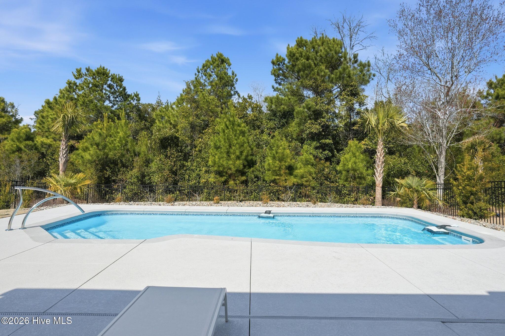 100556850 | Photo 42