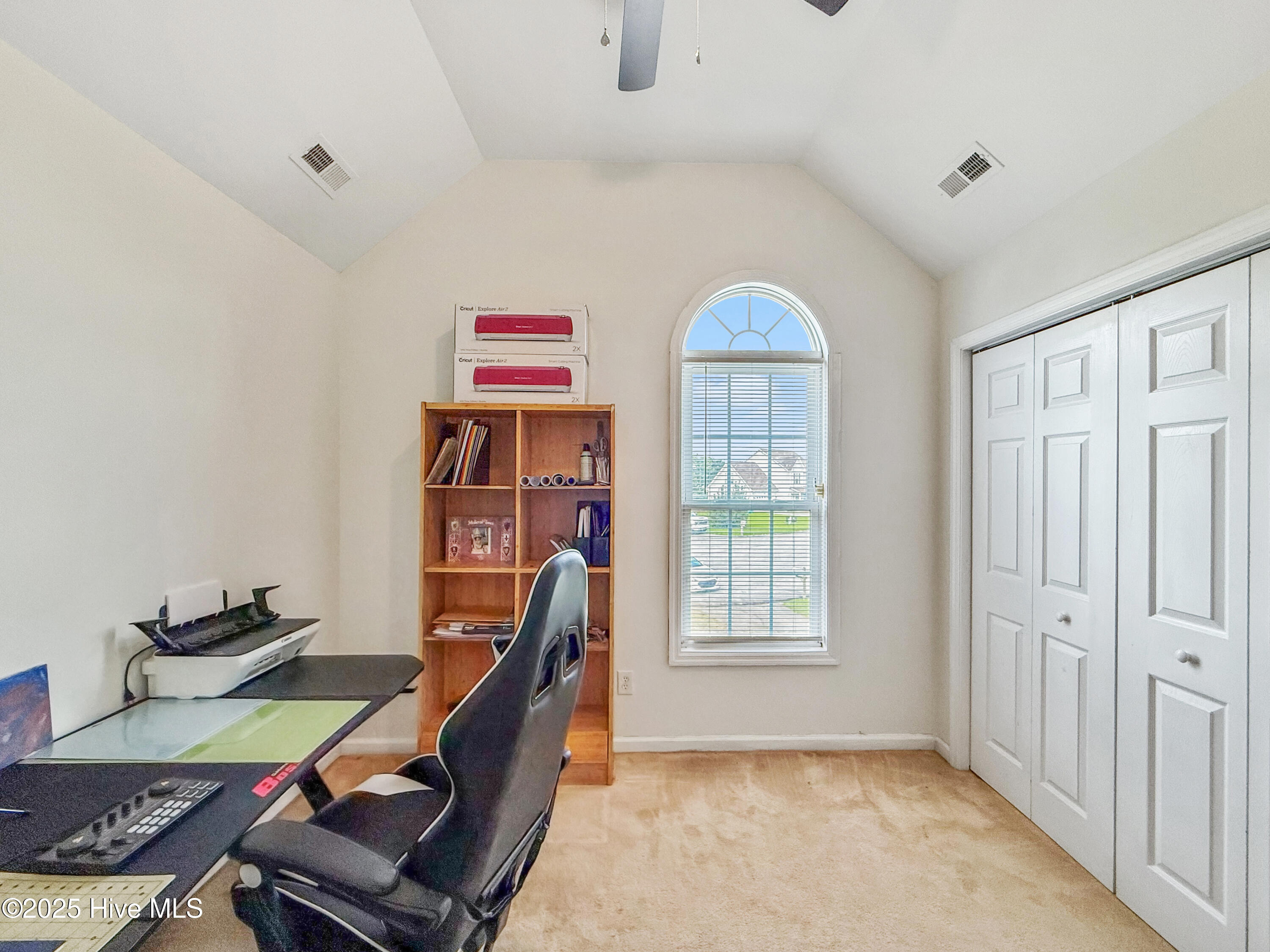 100528290 | Photo 30