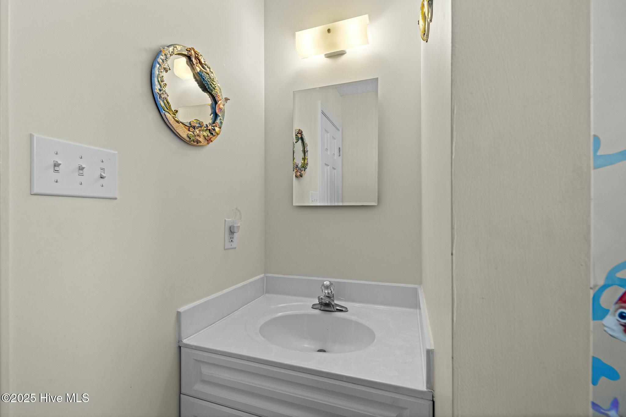 100490035 | Photo 29