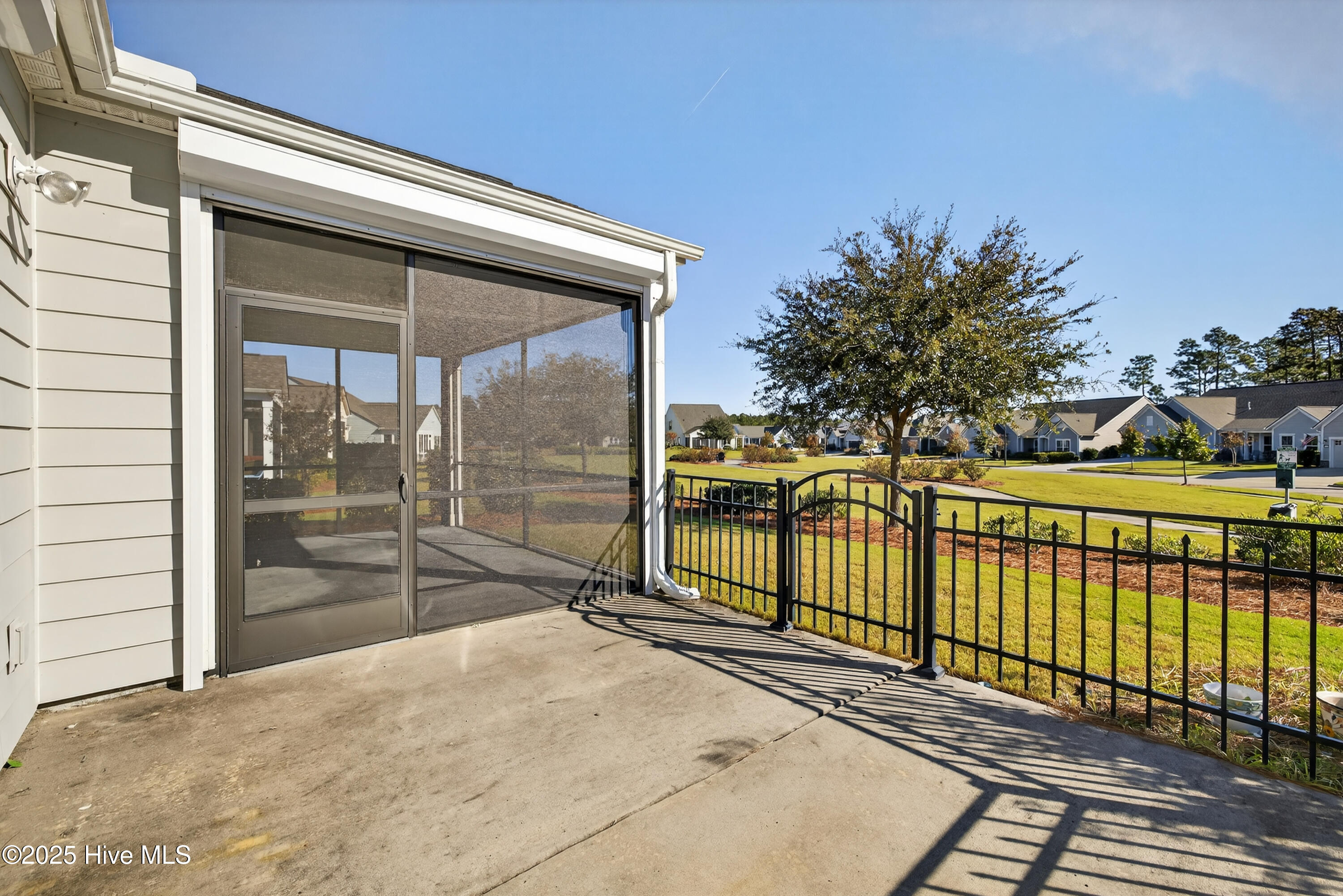 100541390 | Photo 26