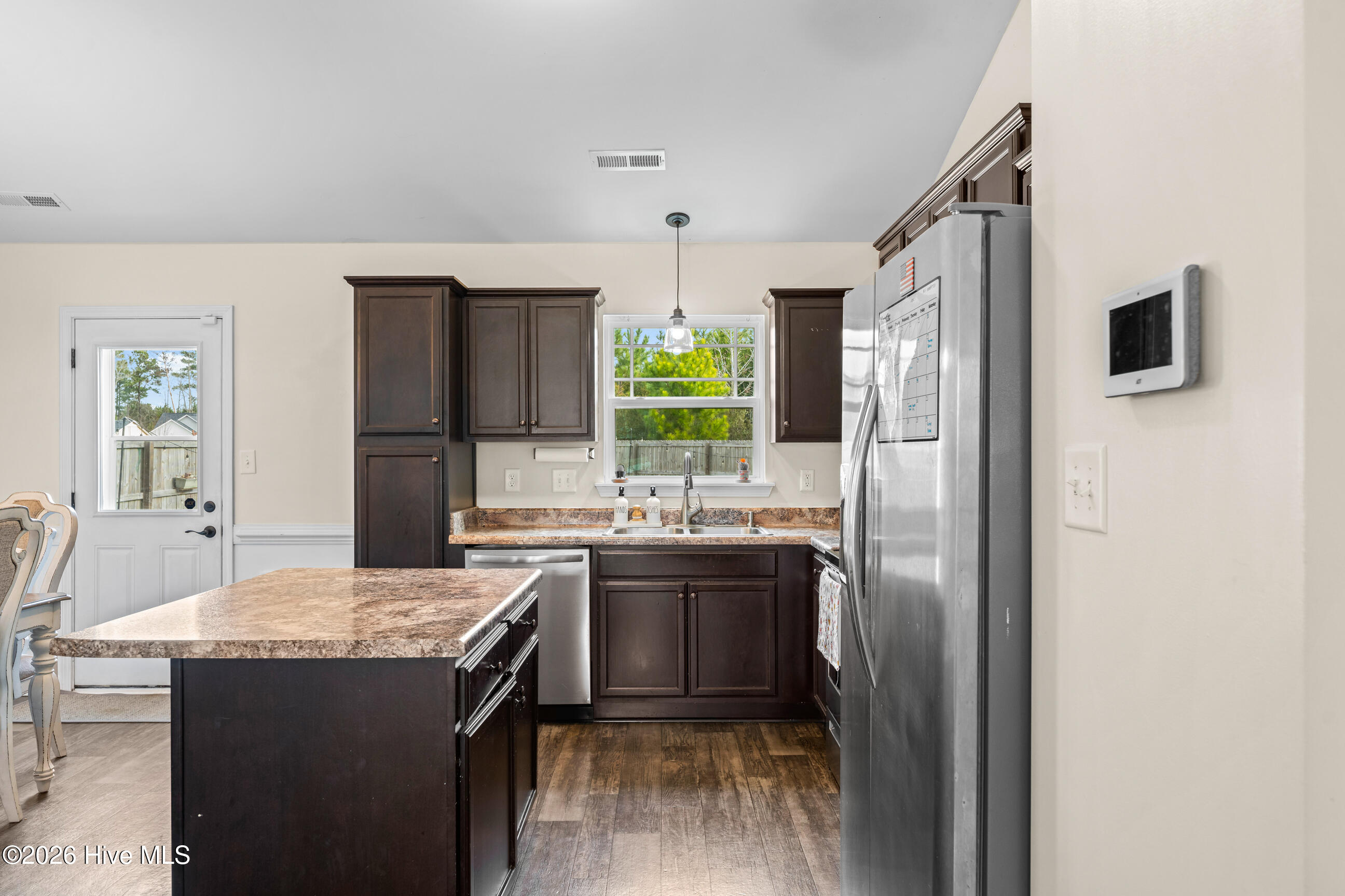 100550878 | Photo 12