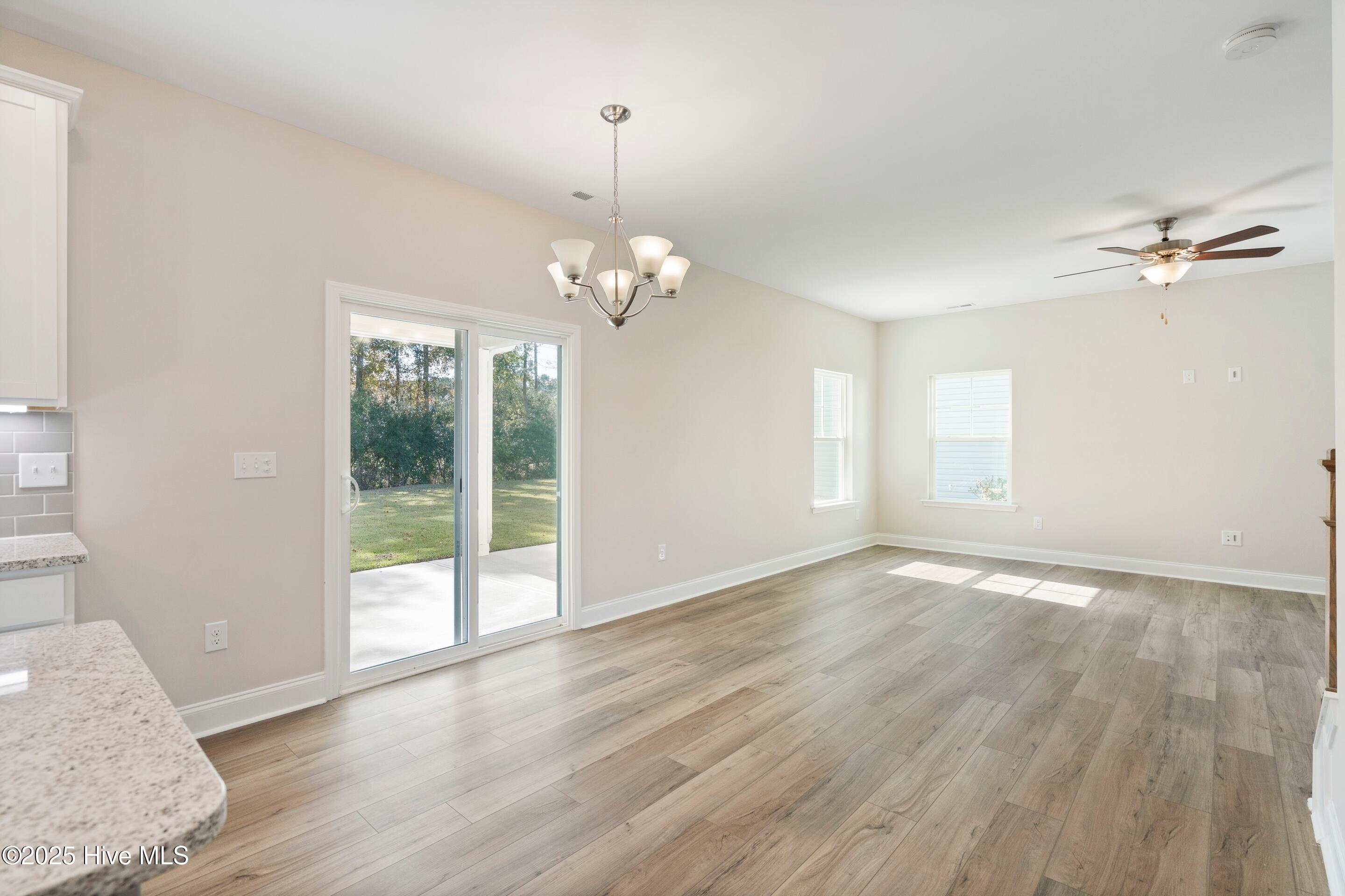 100543350 | Photo 11