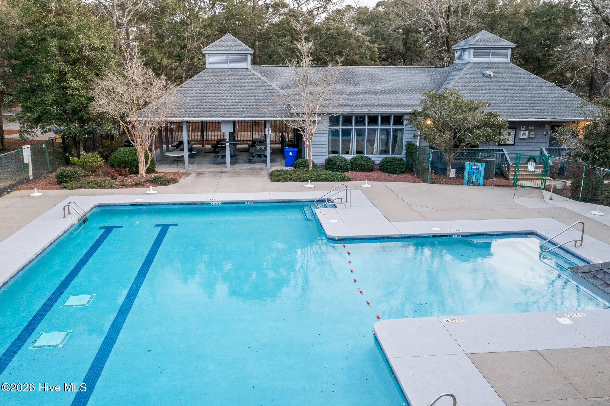 100549420 | Photo 49