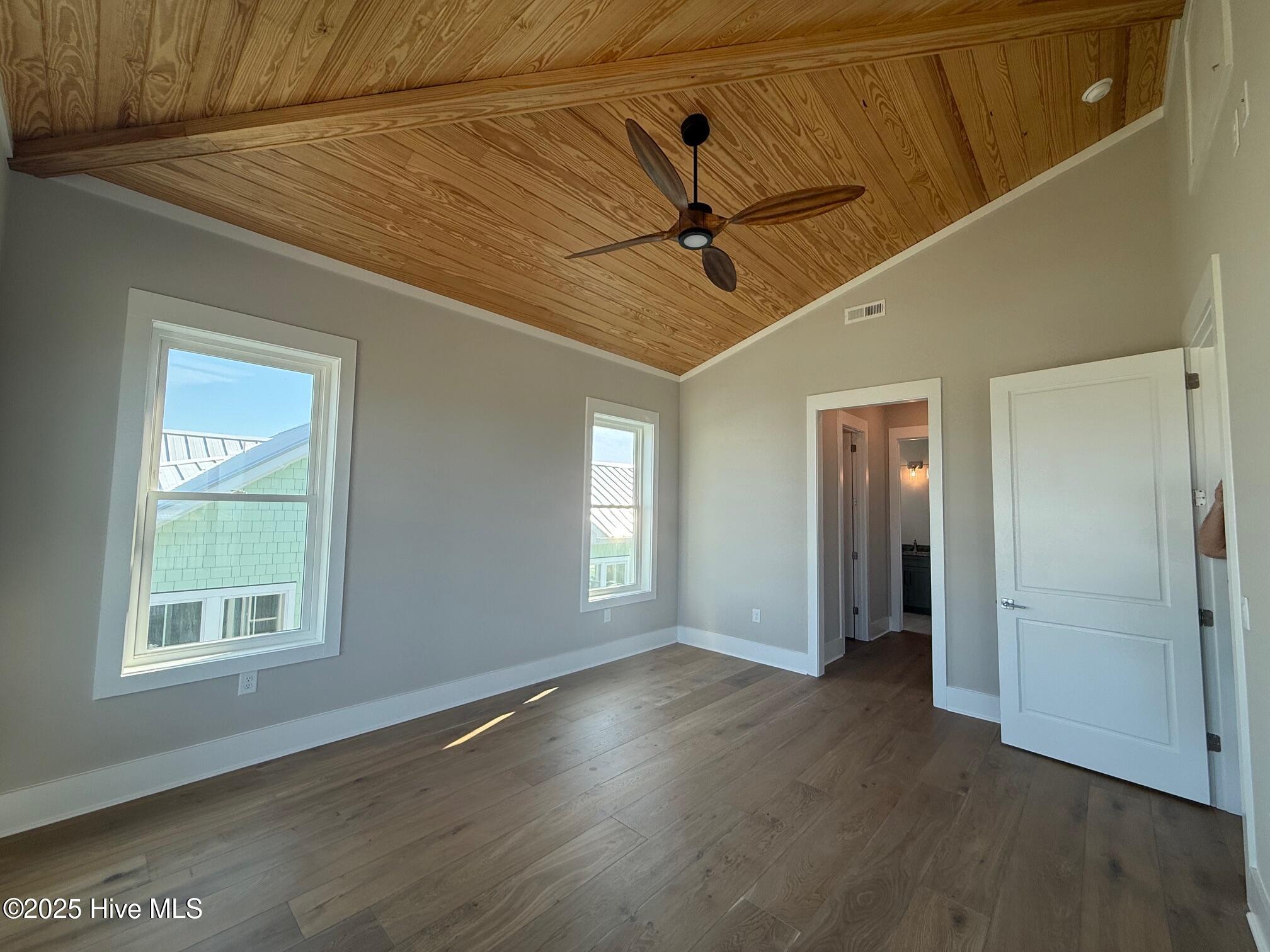 100498103 | Photo 36