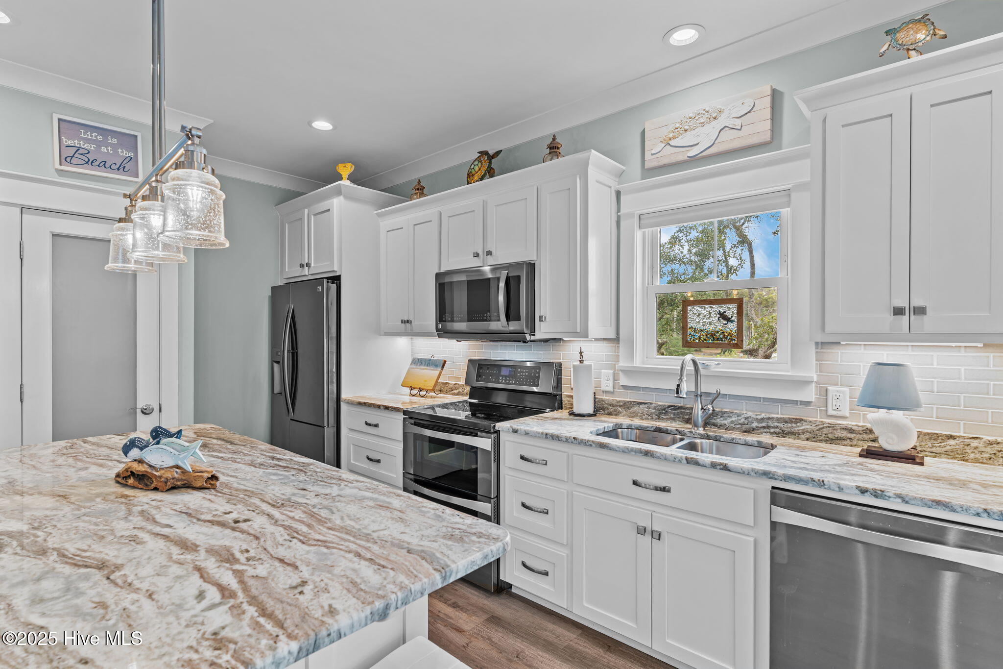 100528104 | Photo 15