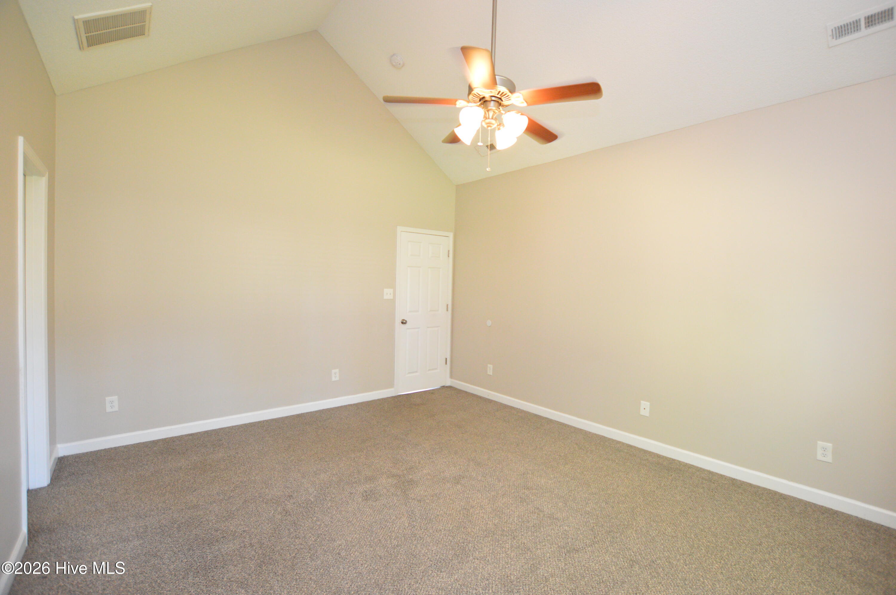 100568550 | Photo 16