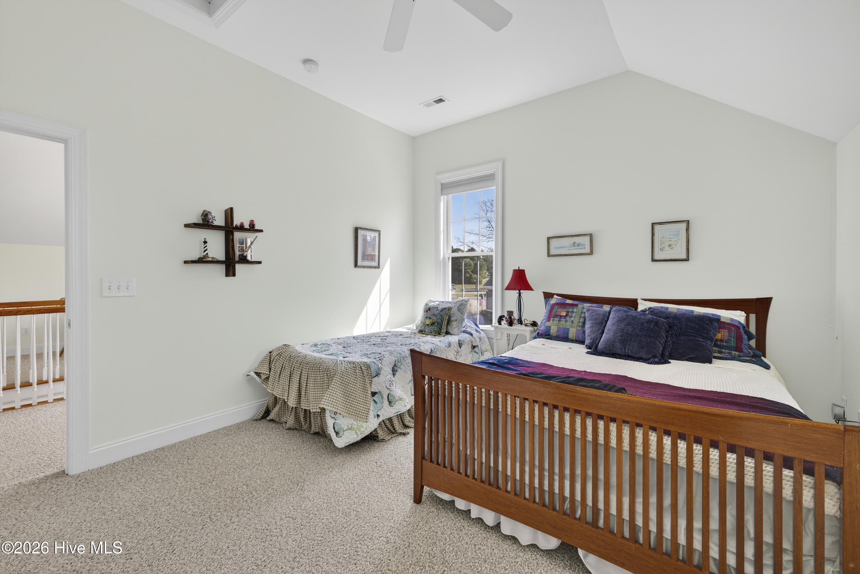 100561189 | Photo 50