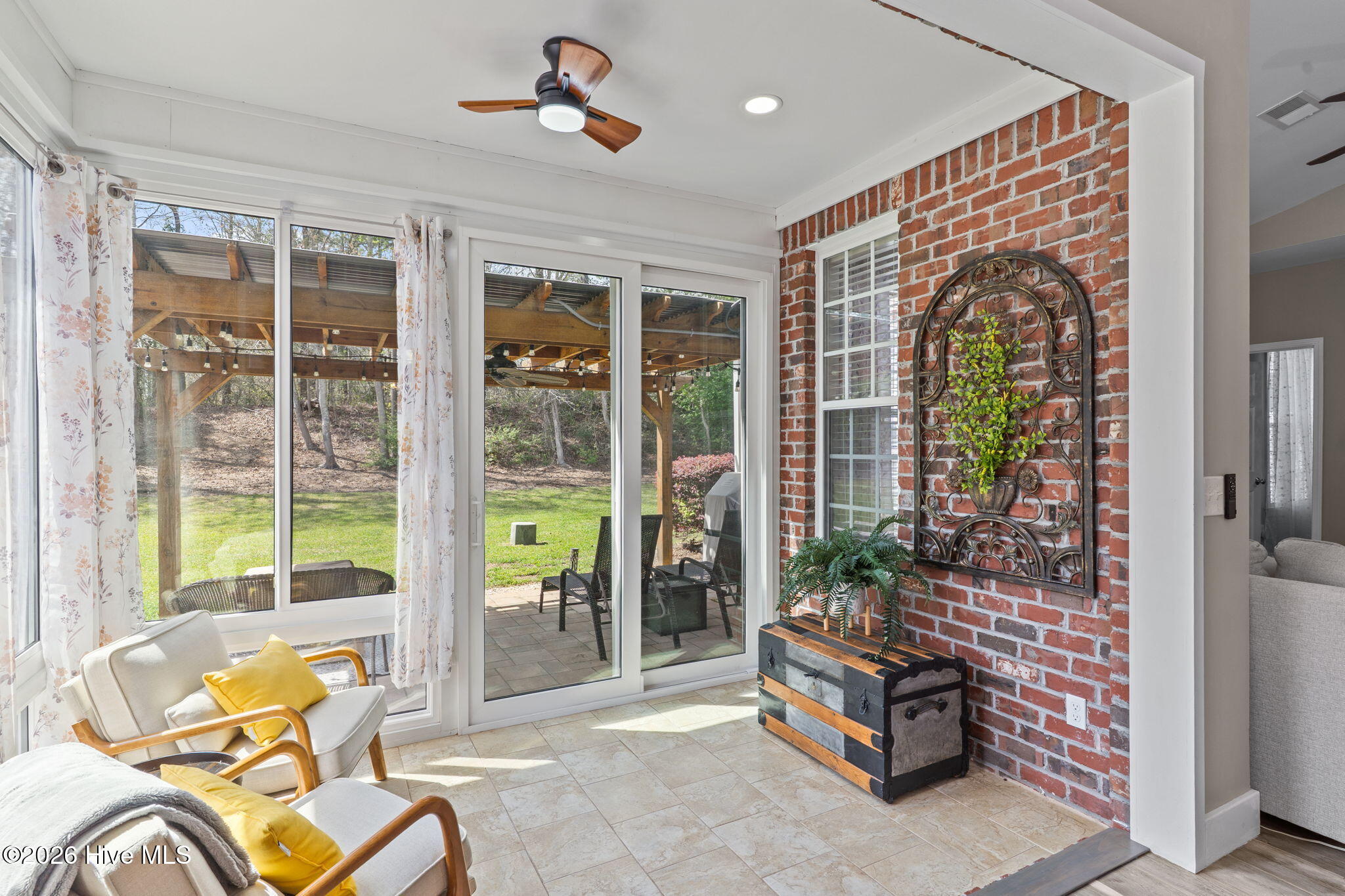 100562744 | Photo 27