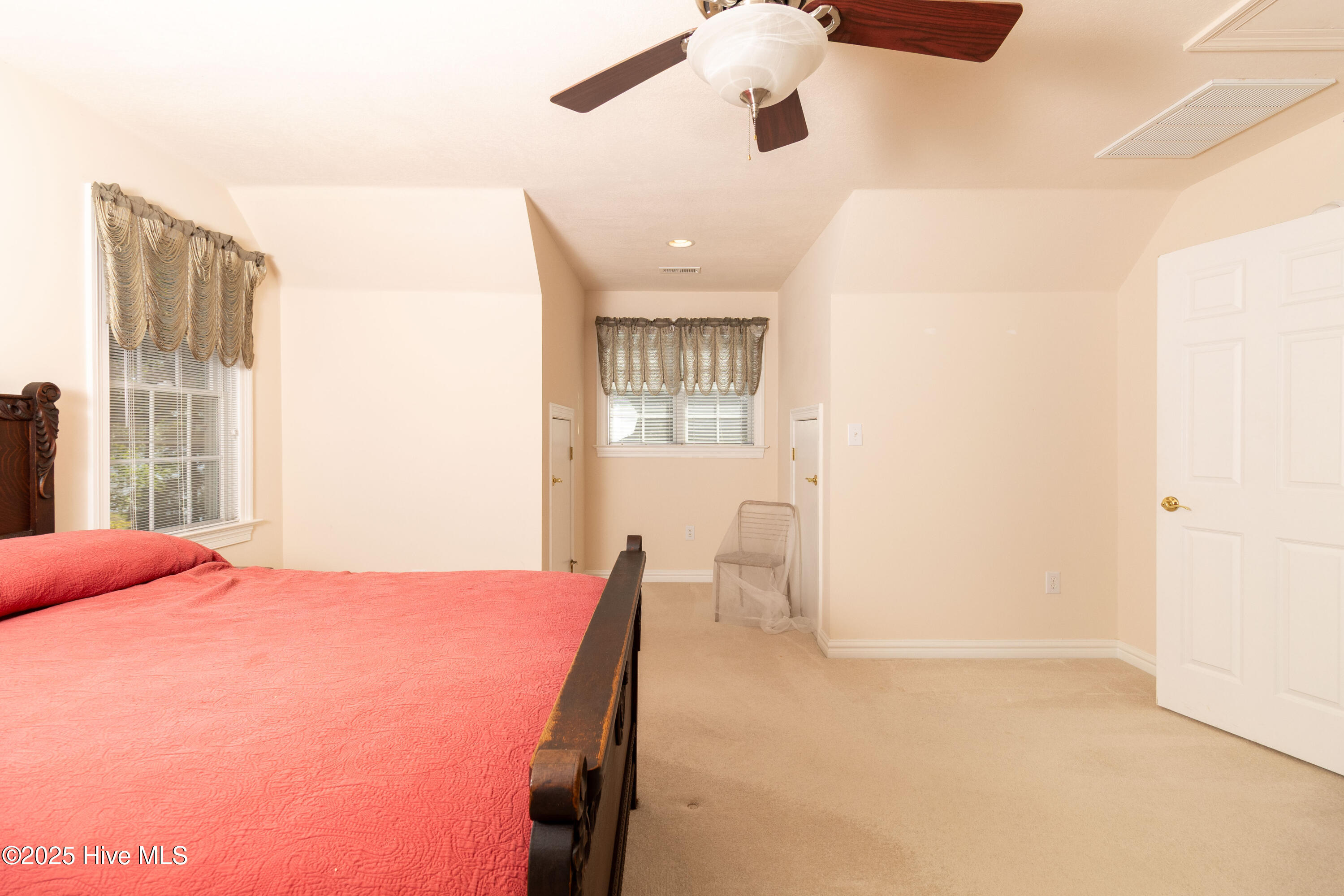 3rd Bedroom w/ en-suite